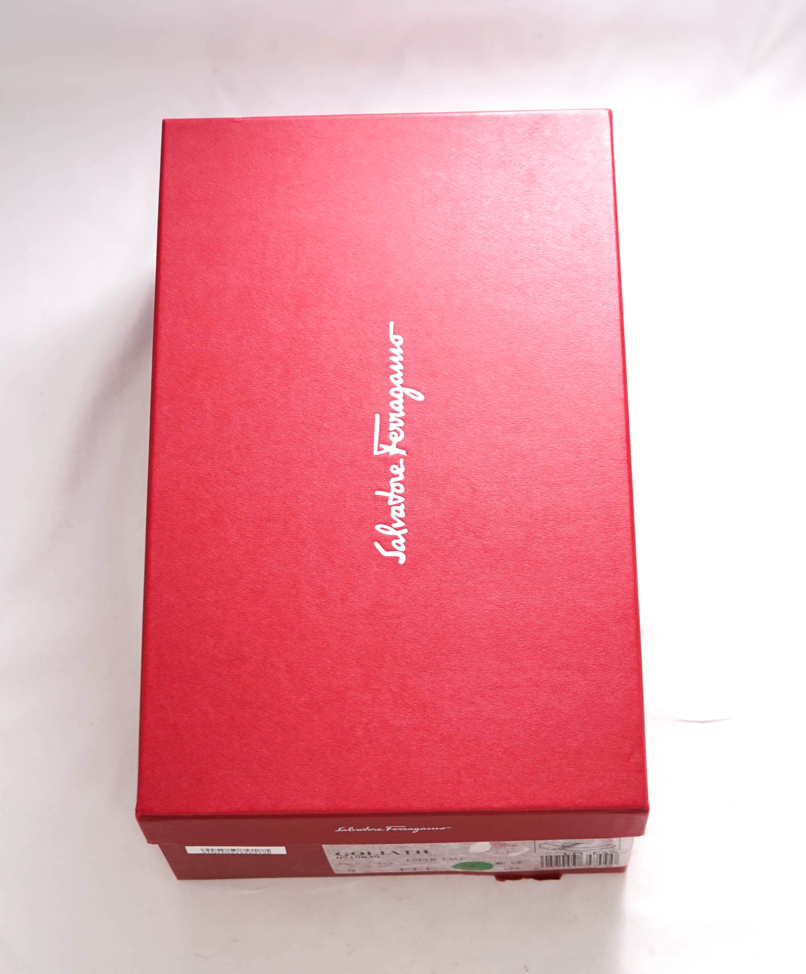 $850 SALVATORE FERRAGAMO - “GOLIATH" Gancini Embossed Loafer Gray Leather - 9