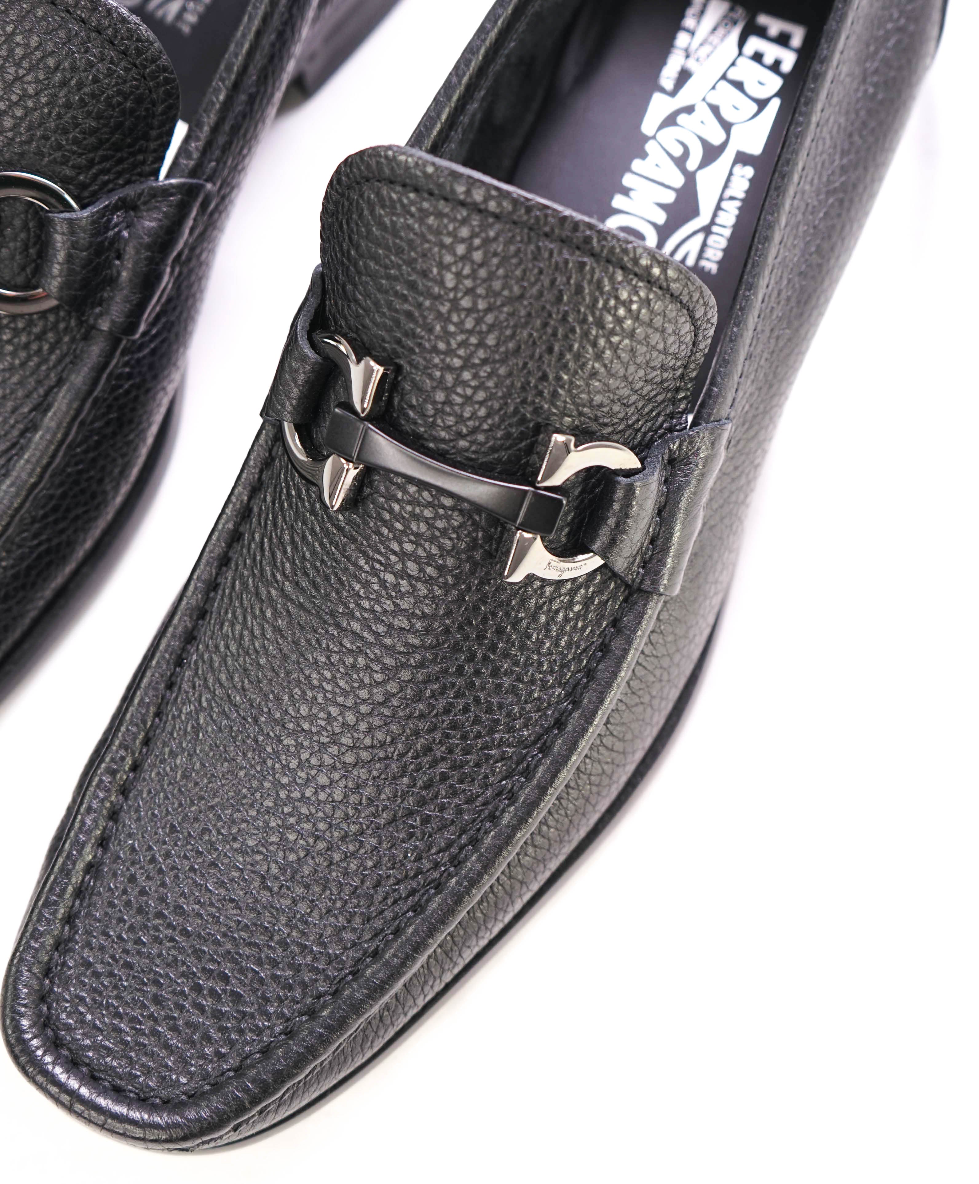 $850 SALVATORE FERRAGAMO - “GRANDIOSO" Gancini Bit Loafer Black Leather - 9.5 D