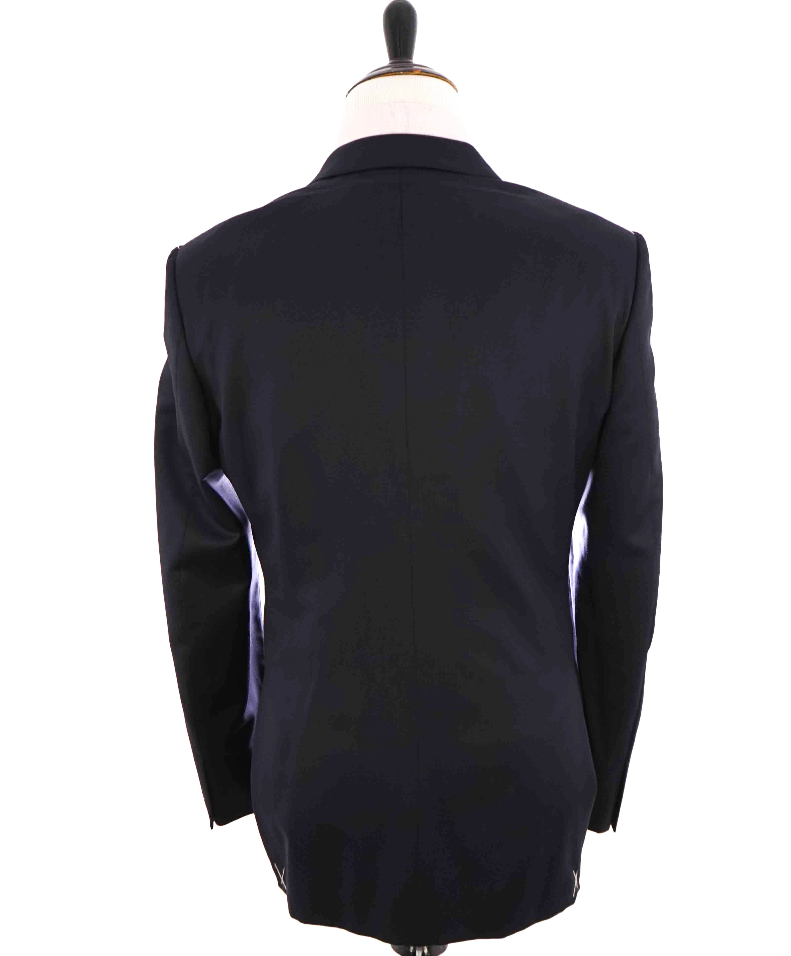$3,250 ERMENEGILDO ZEGNA - "MICRONSPHERE" *Closet Staple* Navy Suit - 42L