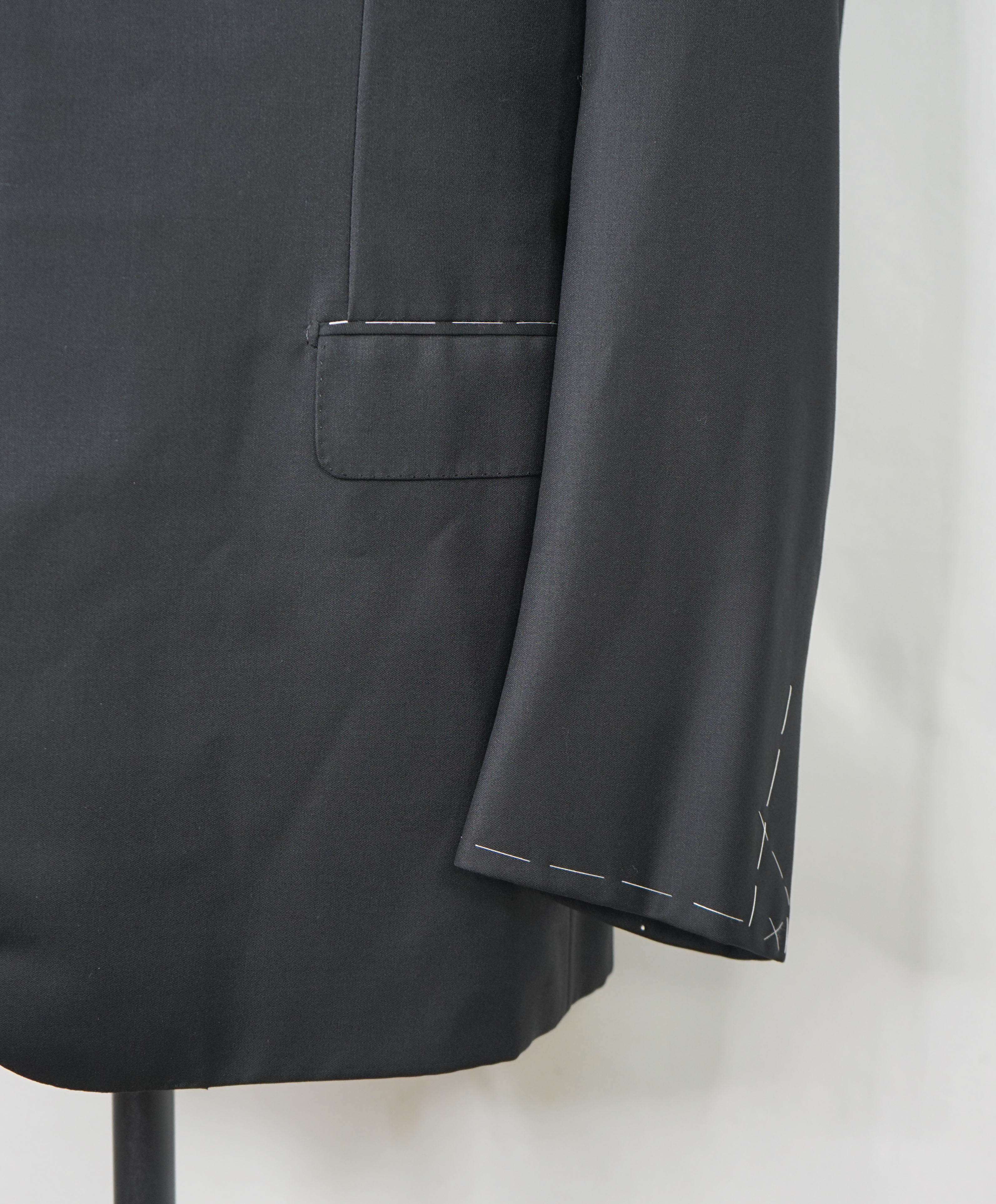 BRIONI - *CELEB FAVORITE* Hand Made Italy Black Peak Lapel Tuxedo - 48R