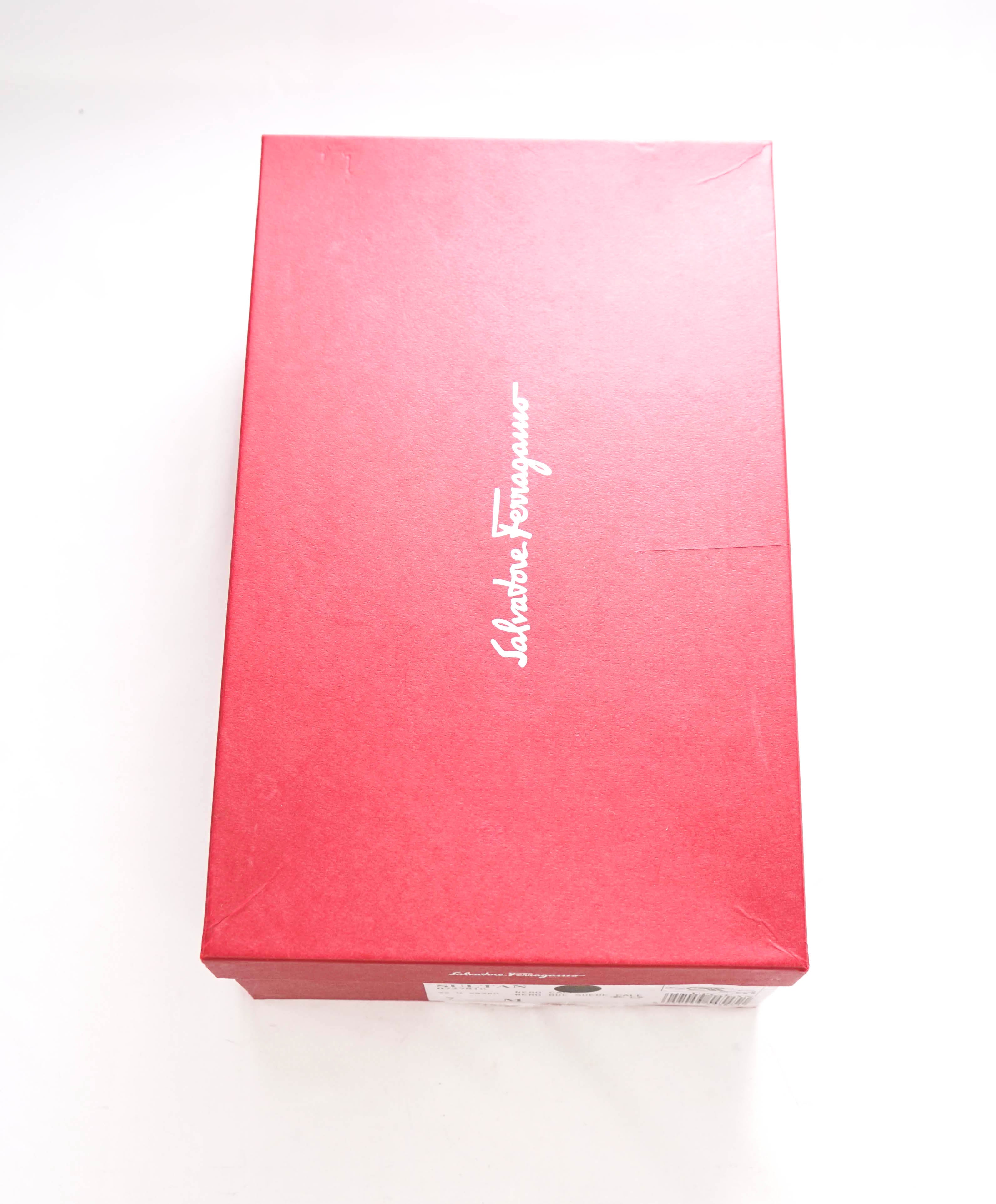 $750 SALVATORE FERRAGAMO - "SULTAN" *GANCINI* Black Sneaker - 7 M US