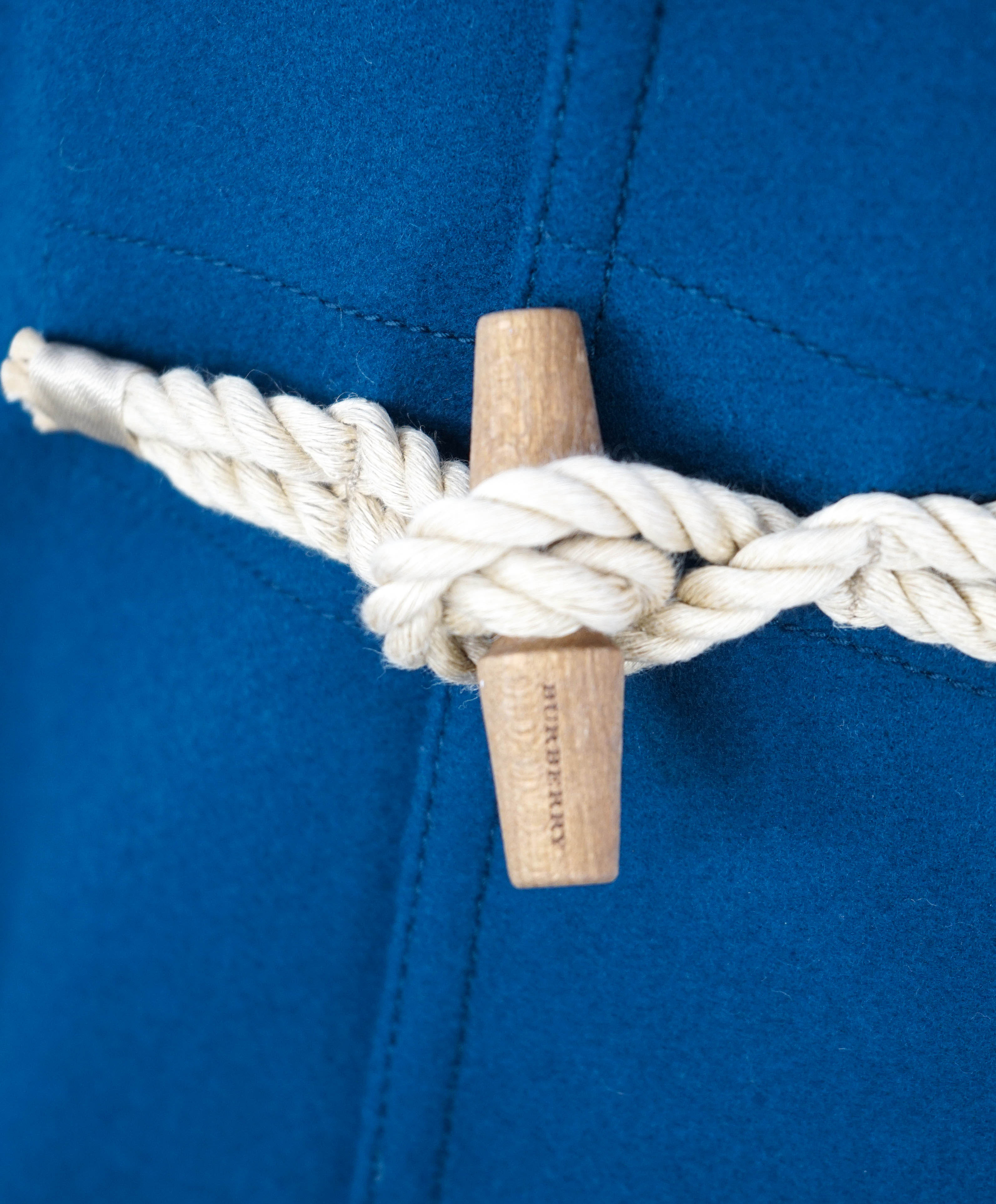 BURBERRY - CASHMERE/WOOL Blend Engraved Toggle Blue Coat - M