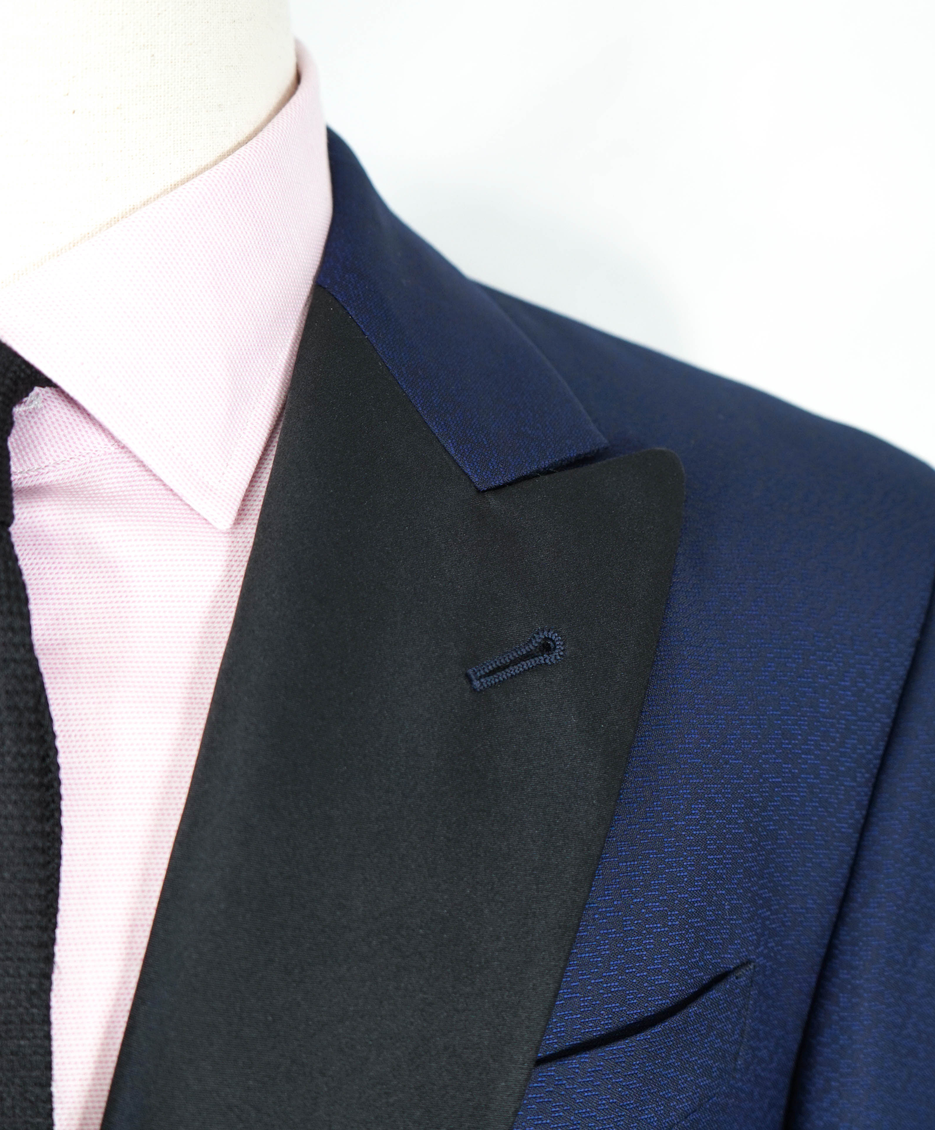 $3,995 GIORGIO ARMANI - "SOFT" Blue SILK LINED Peak Lapel Tuxedo - 42R