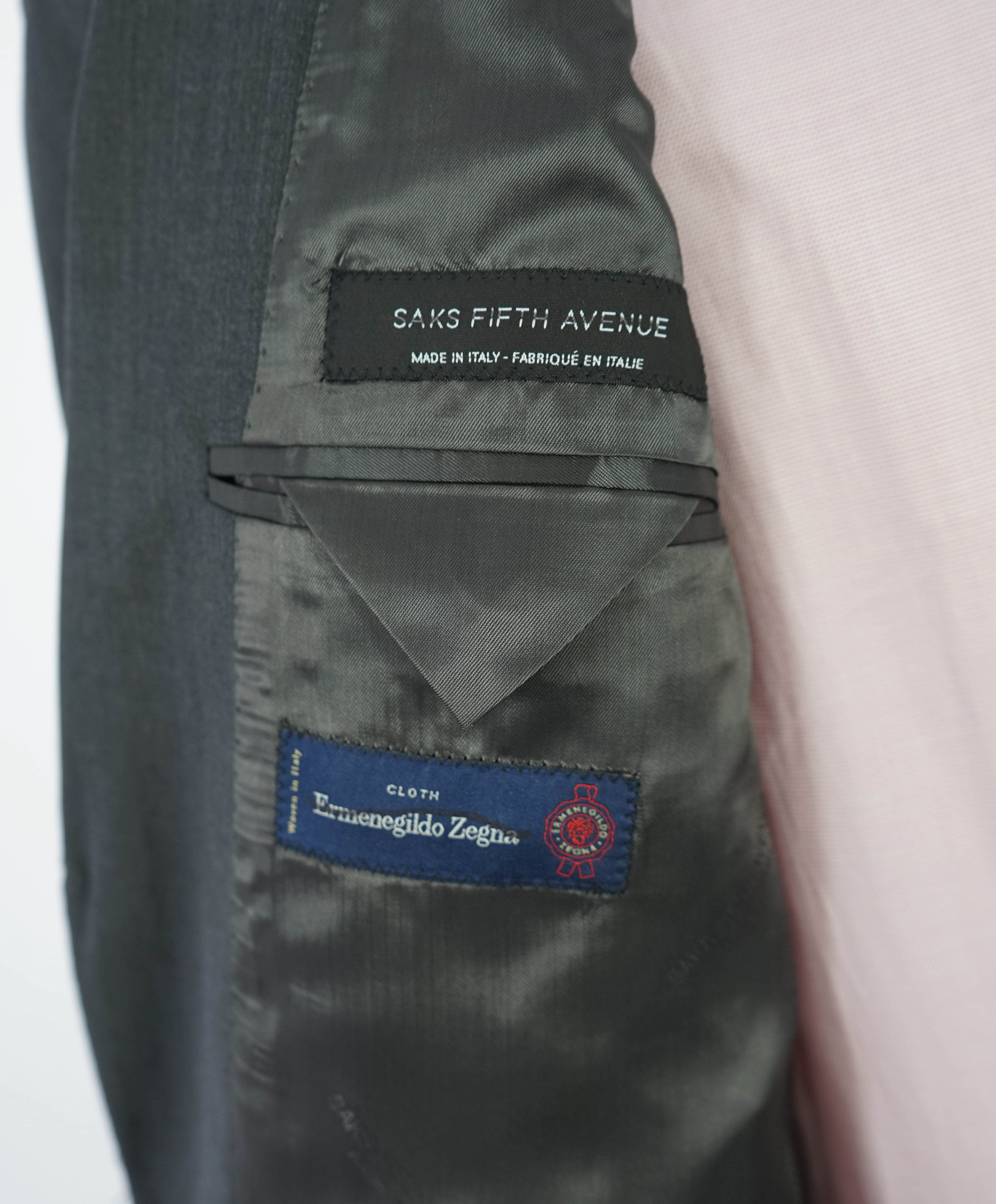 ERMENEGILDO ZEGNA - "TAILORED FIT" SAKS FIFTH AVENUE *SILK* Gray Suit - 40R