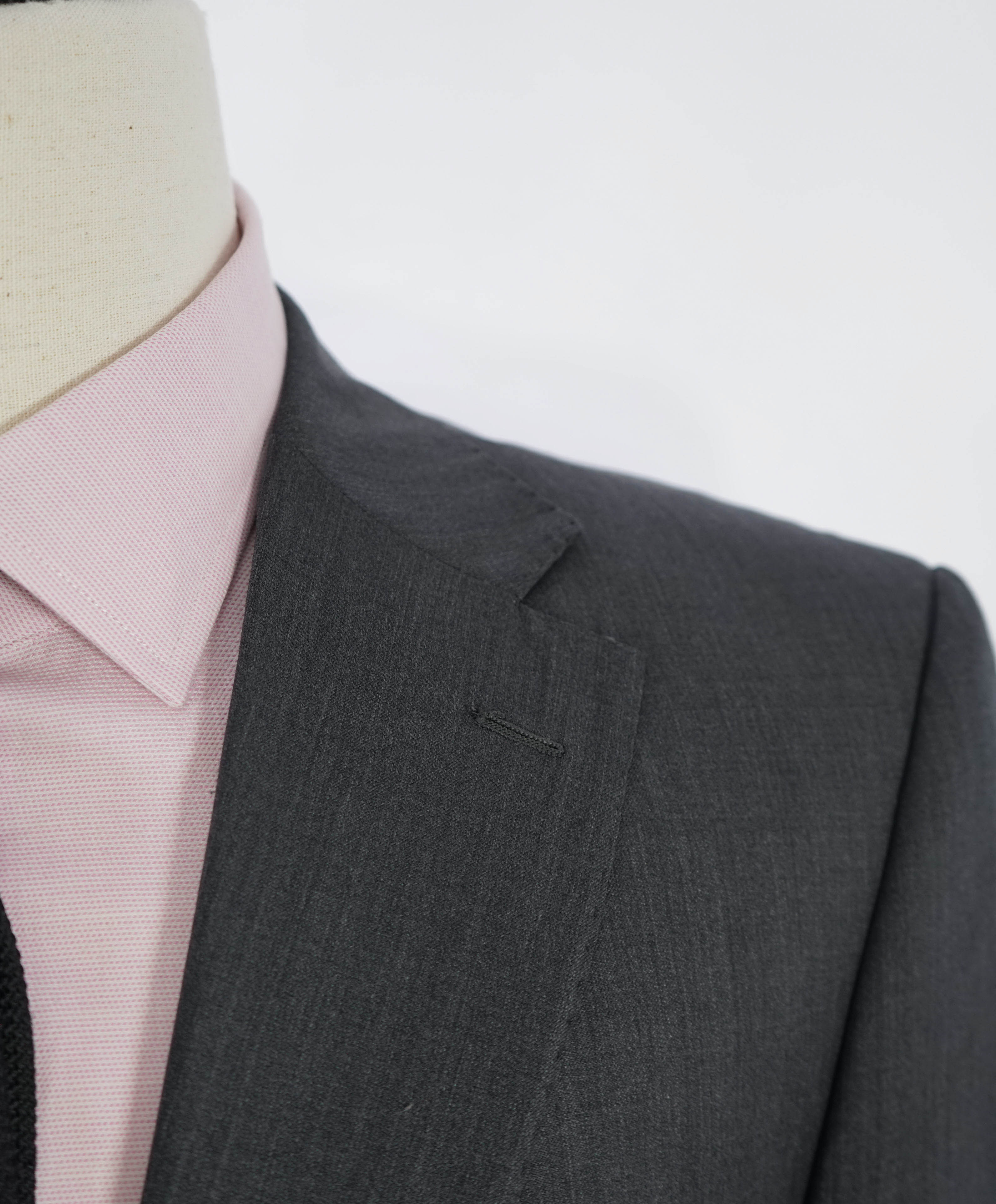 ERMENEGILDO ZEGNA - "TAILORED FIT" SAKS FIFTH AVENUE *SILK* Gray Suit - 40R