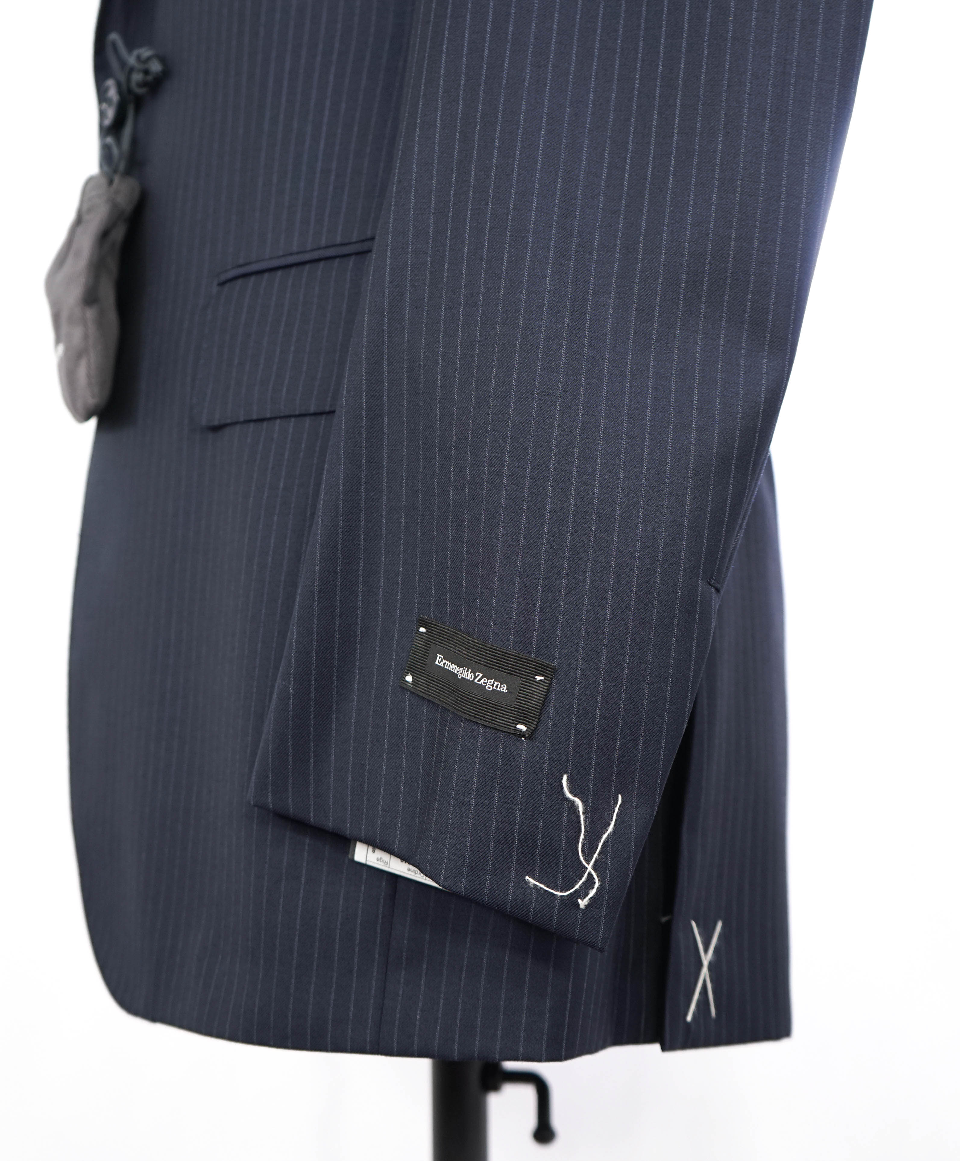 $3,000 ERMENEGILDO ZEGNA - "Manhattan" "MultiSeason" Wide Peak Lapel Suit - 38R