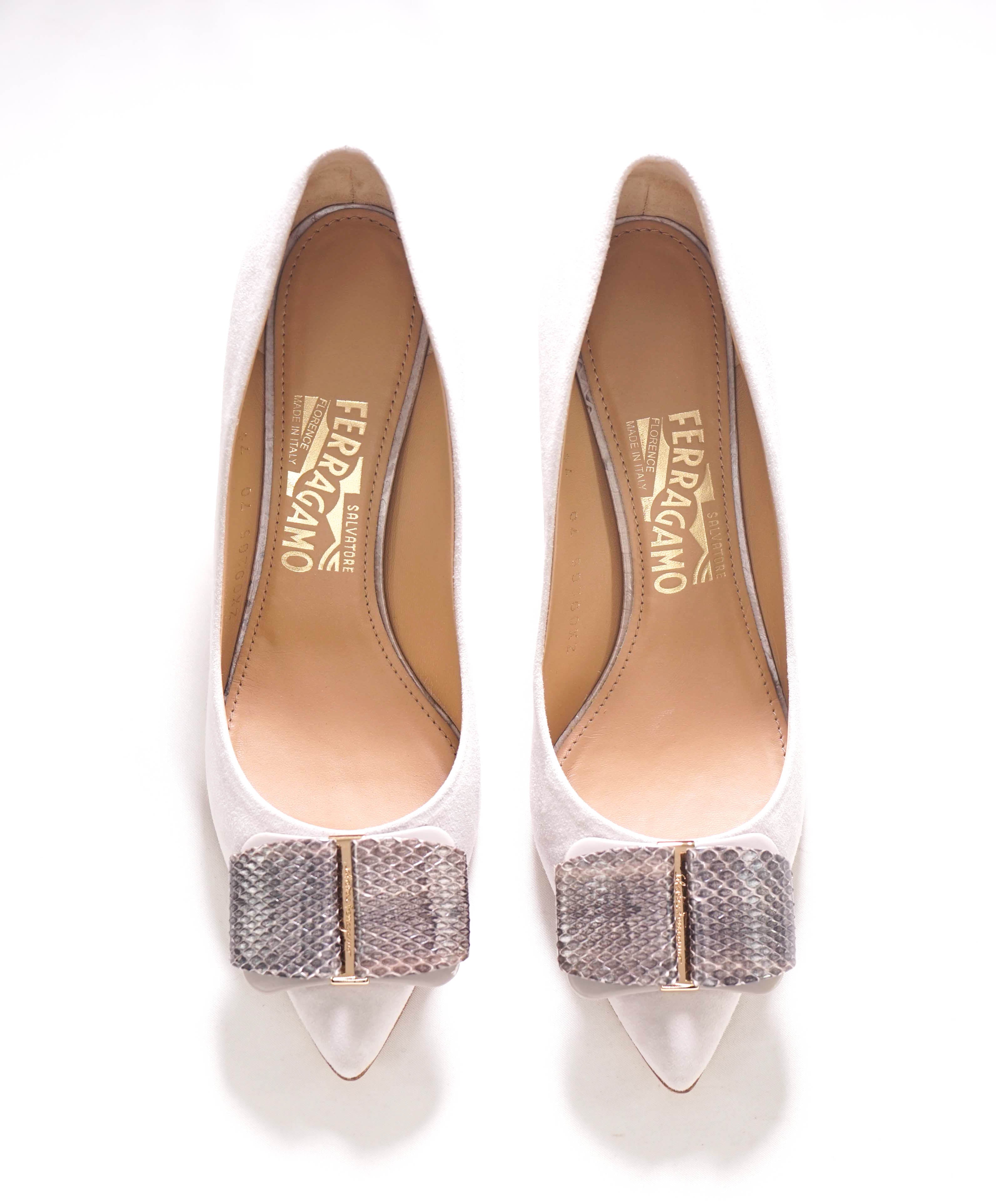 $850 SALVATORE FERRAGAMO - *MIMI' 70 VARA 7cm Neutral Suede Heel - 7.5 B US (WOMEN)