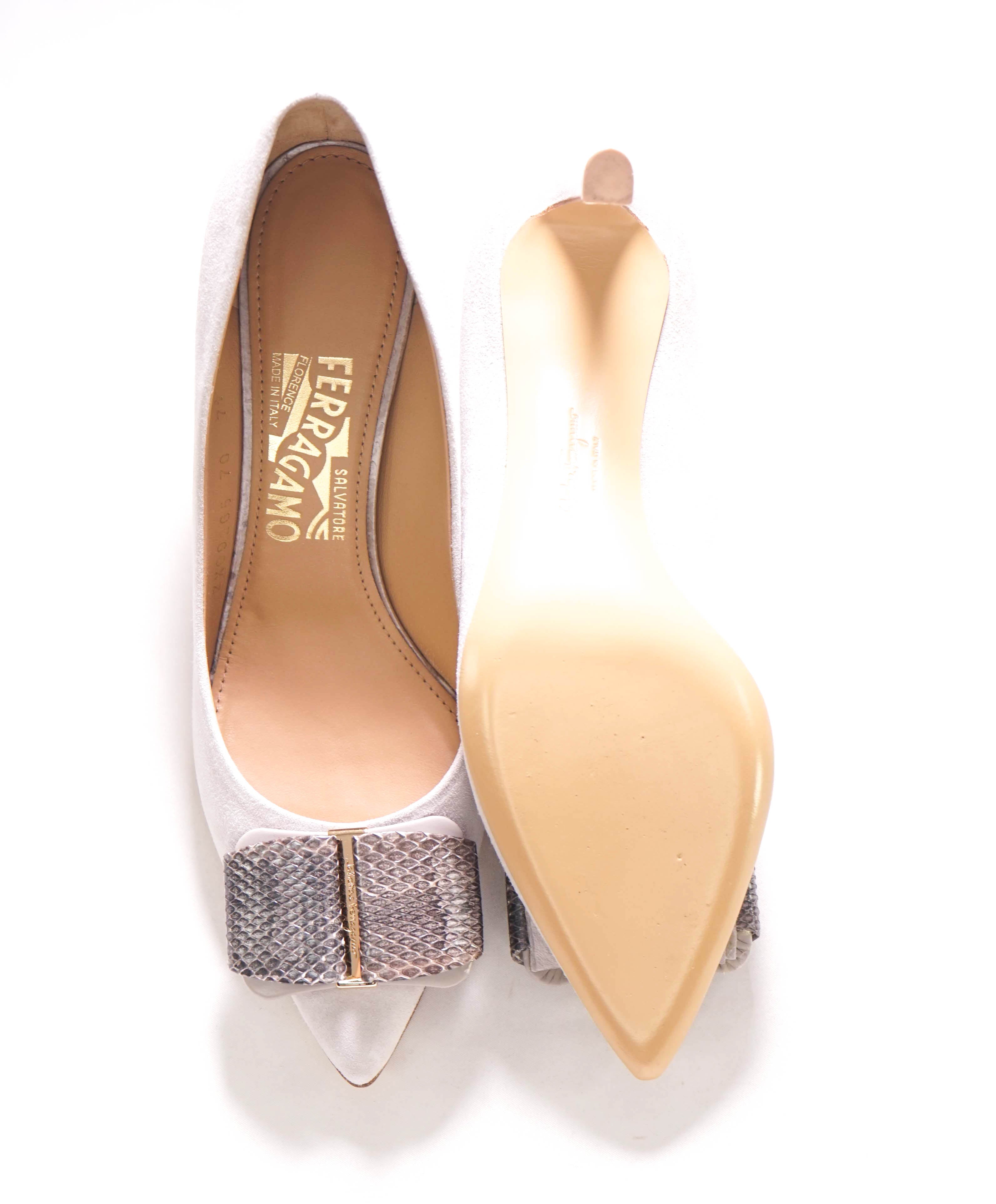 $850 SALVATORE FERRAGAMO - *MIMI' 70 VARA 7cm Neutral Suede Heel - 7.5 B US (WOMEN)