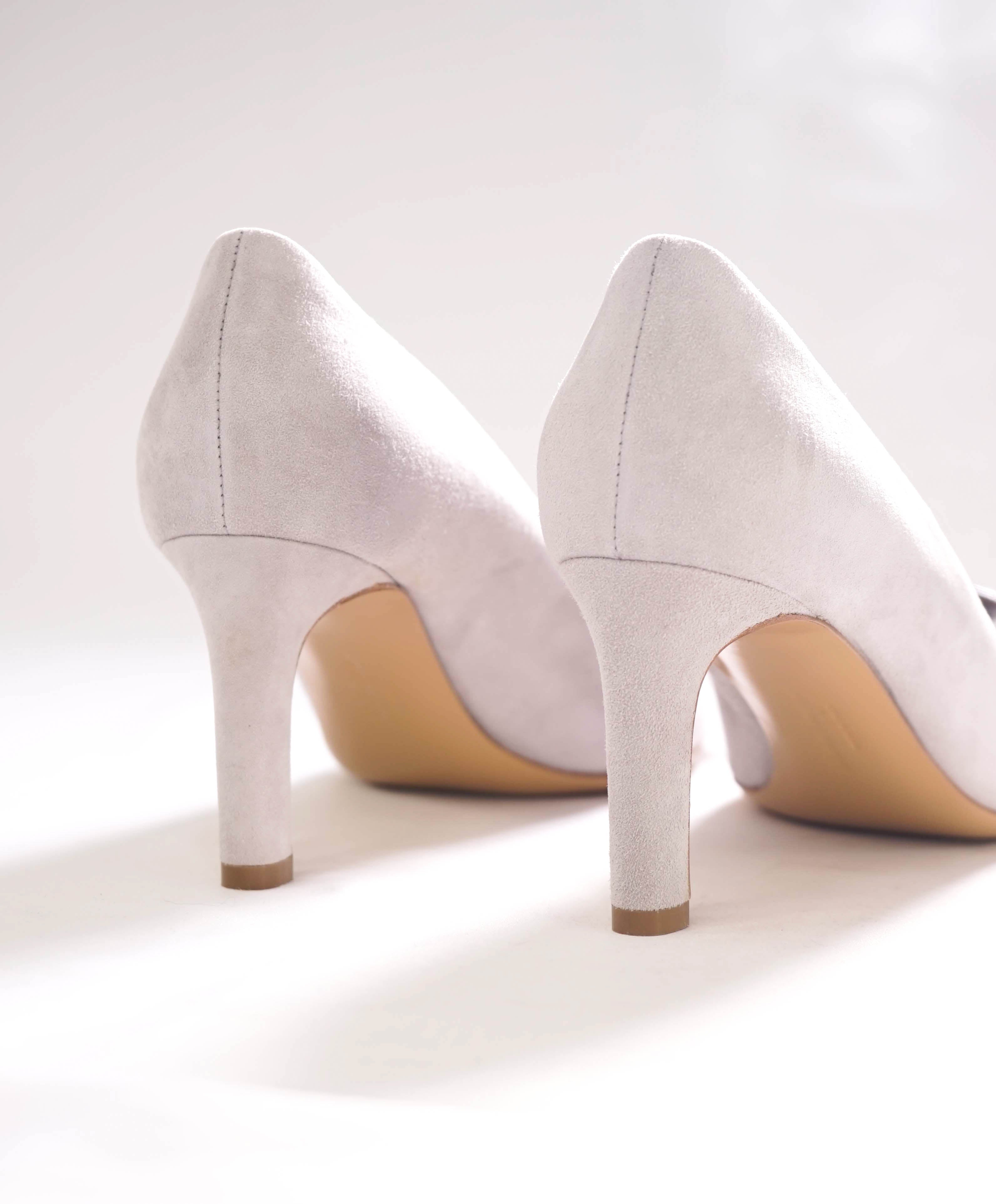$850 SALVATORE FERRAGAMO - *MIMI' 70 VARA 7cm Neutral Suede Heel - 7.5 B US (WOMEN)
