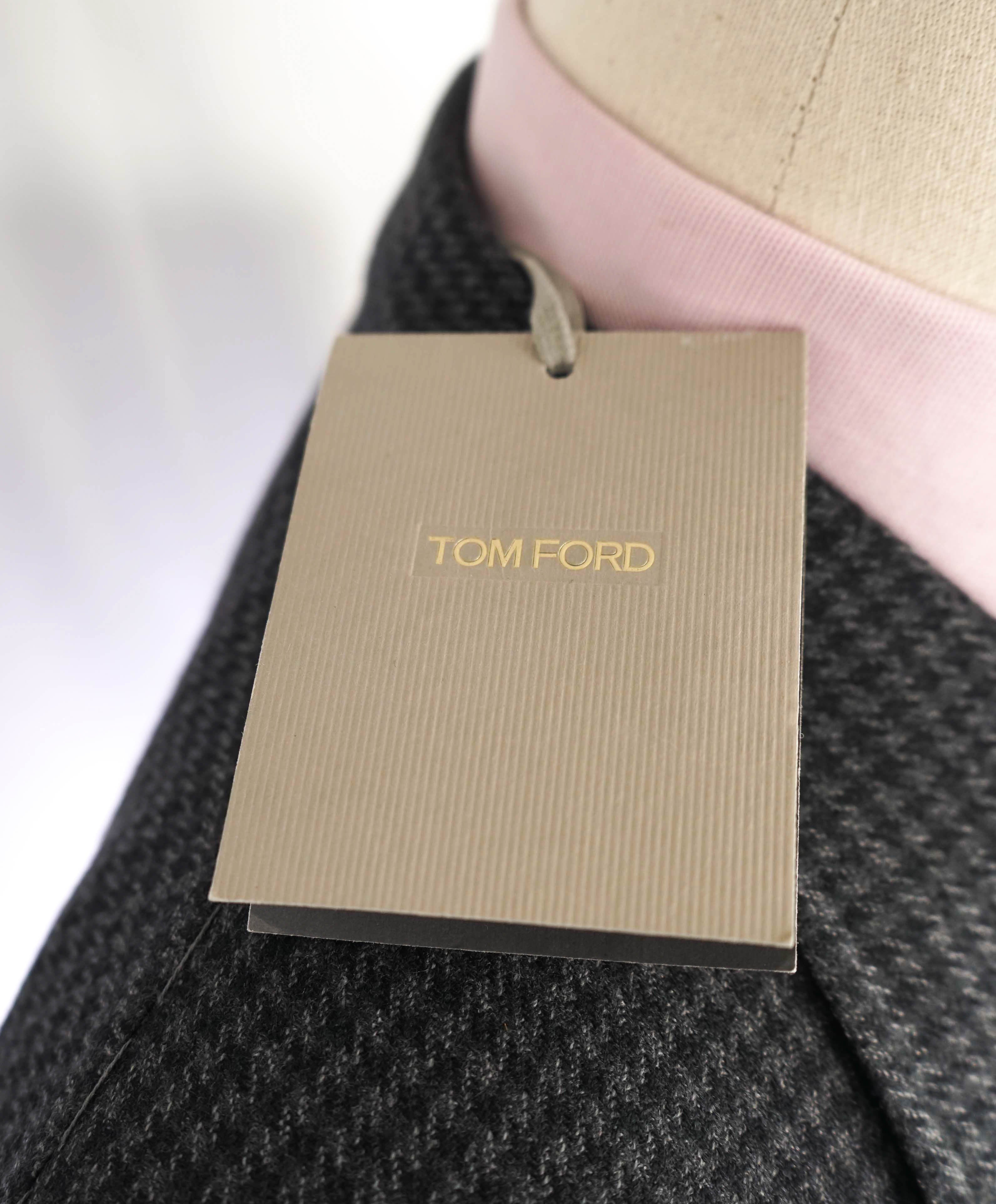 $4,070 TOM FORD - "SHELTON" Houndstooth Gray Patch Pocket Blazer Jacket - 42R