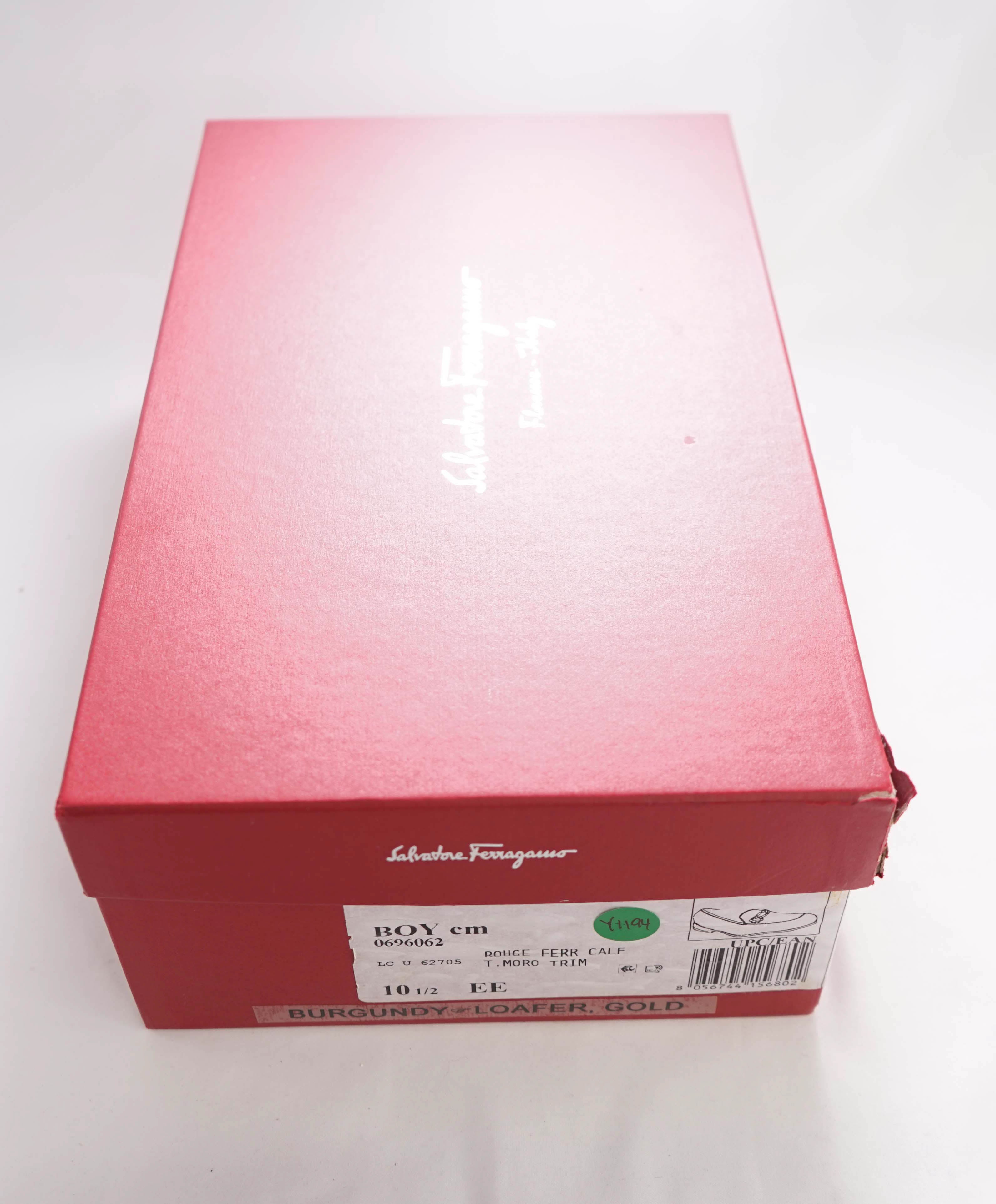 $700 SALVATORE FERRAGAMO - *BOY 2 * Chain Bit Sleek Logo Loafer - 10.5 EE US