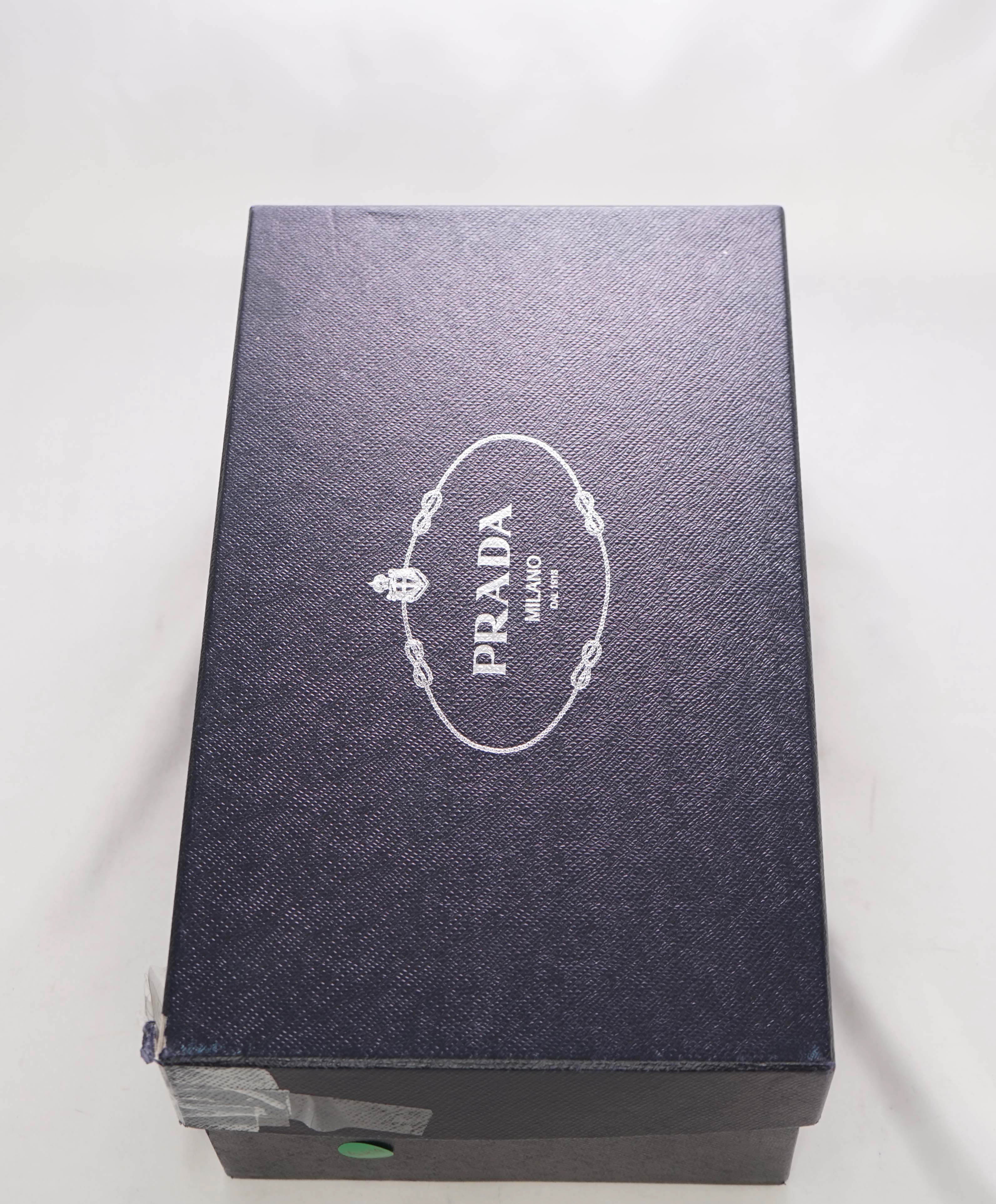 $1,320 PRADA - Black/Brown Leather Mixed-Media Lug Sole Oxfords - 8 US (7 Prada)