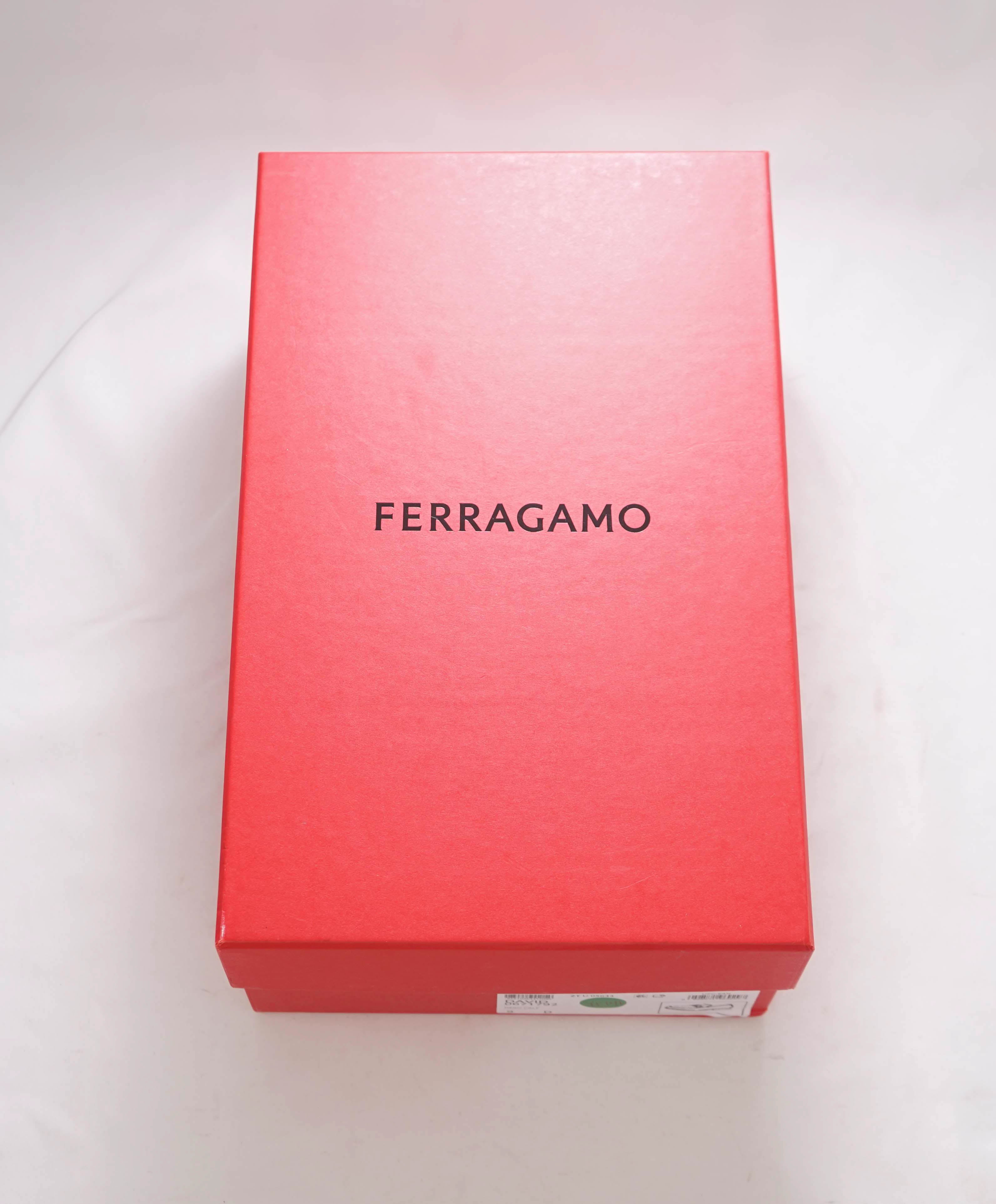 $850 SALVATORE FERRAGAMO - "ASTEN" Black Logo Bit Front Loafer - 9 E US