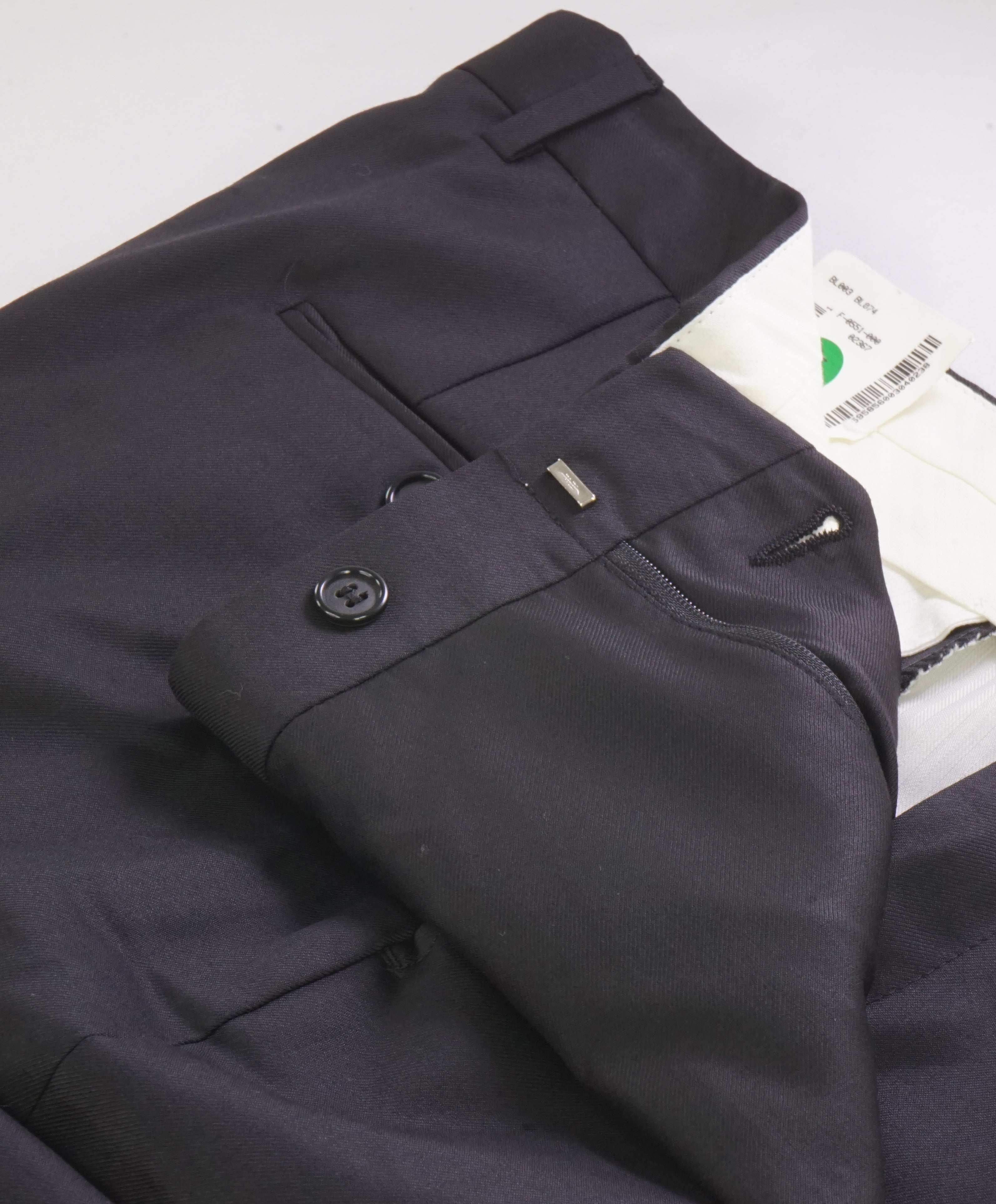 HICKEY FREEMAN - Black *CLOSET STAPLE* Wool Flat Front Dress Pants - 32W
