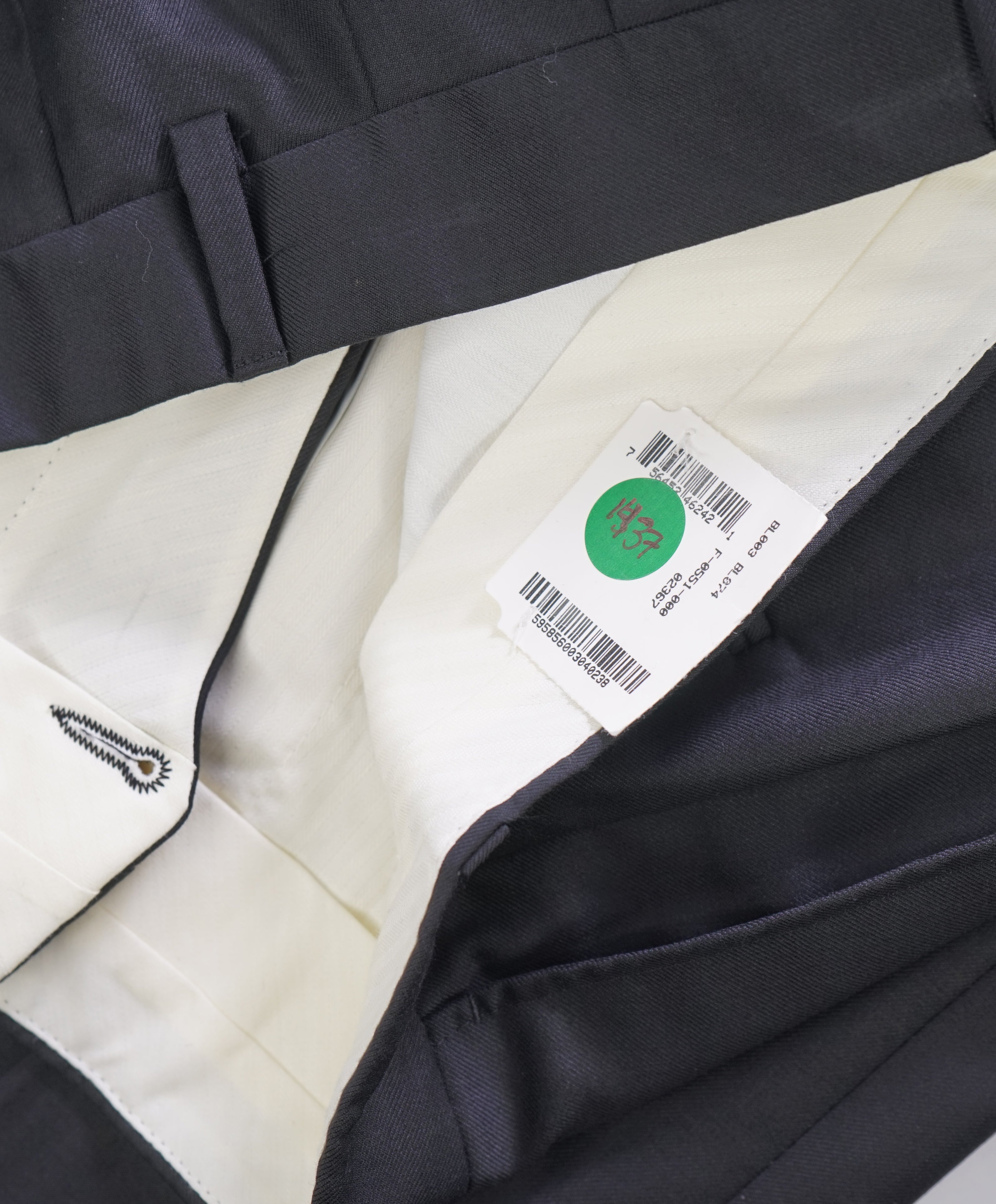 HICKEY FREEMAN - Black *CLOSET STAPLE* Wool Flat Front Dress Pants - 32W