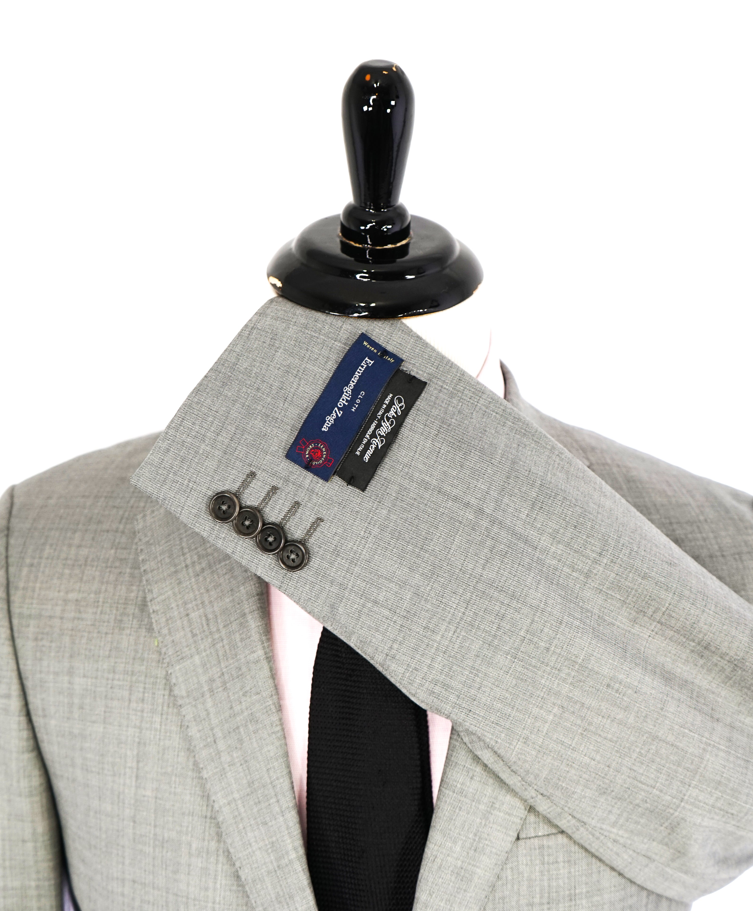 ERMENEGILDO ZEGNA - "Classic" SAKS FIFTH AVENUE Gray Textured Suit - 40R