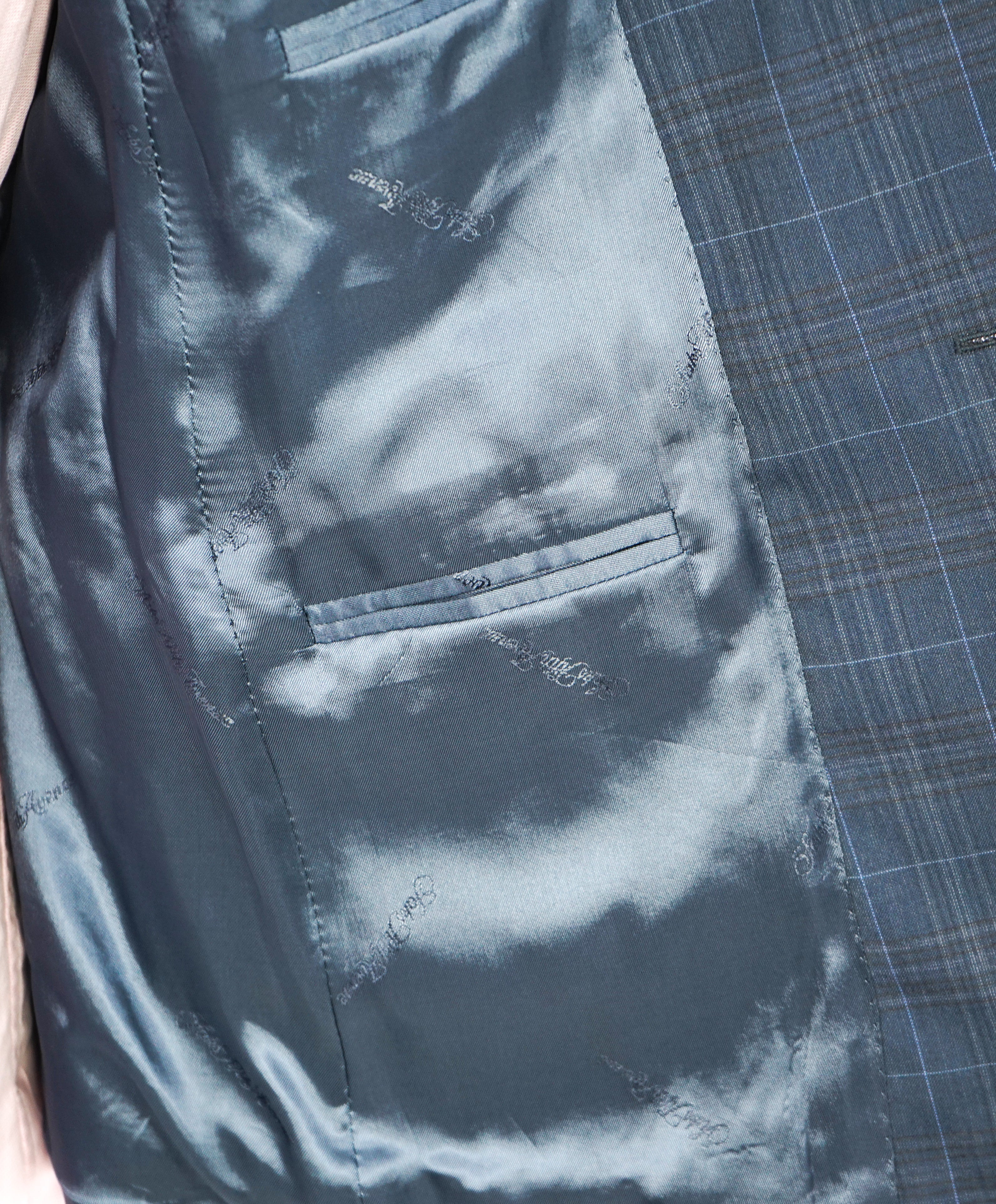 ERMENEGILDO ZEGNA - By SAKS FIFTH AVENUE "MODERN" COOL EFFECT Blue Suit - 38S