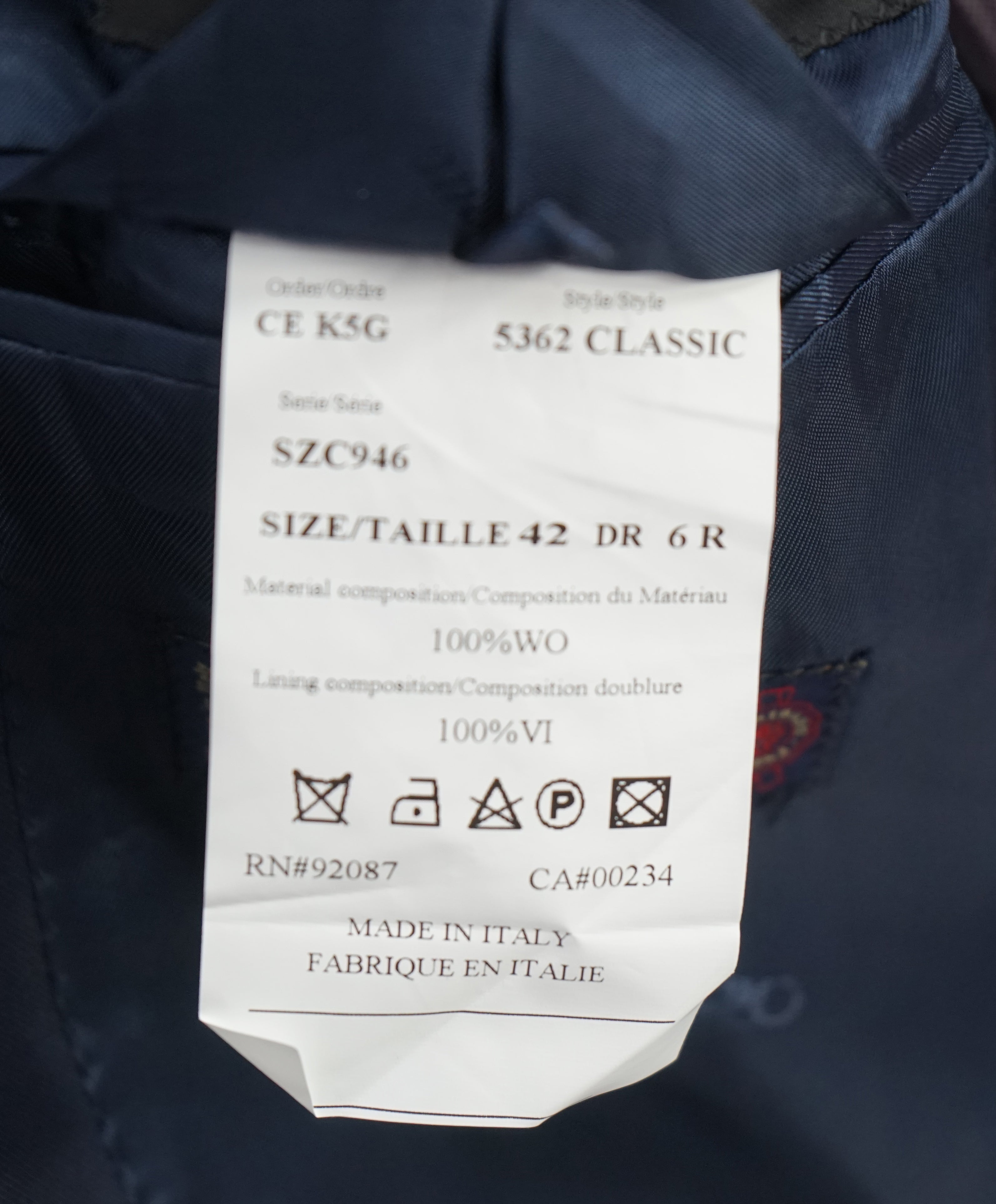 ERMENEGILDO ZEGNA - By SAKS FIFTH AVENUE *TRAVELLER* "Classic" Medium Blue Suit - 42R