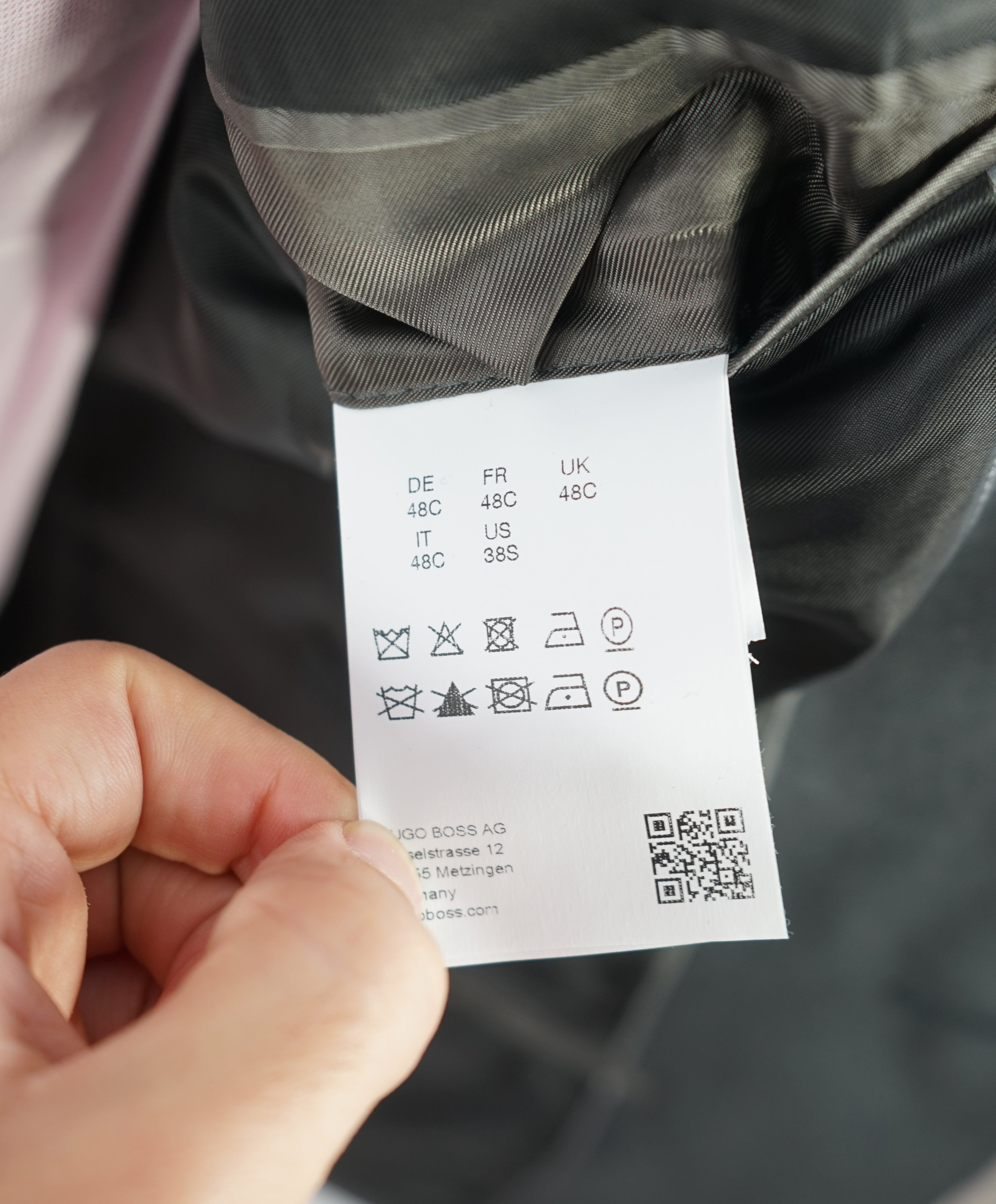 HUGO BOSS - "REDA Super100" Charcoal Gray Suit - 38S