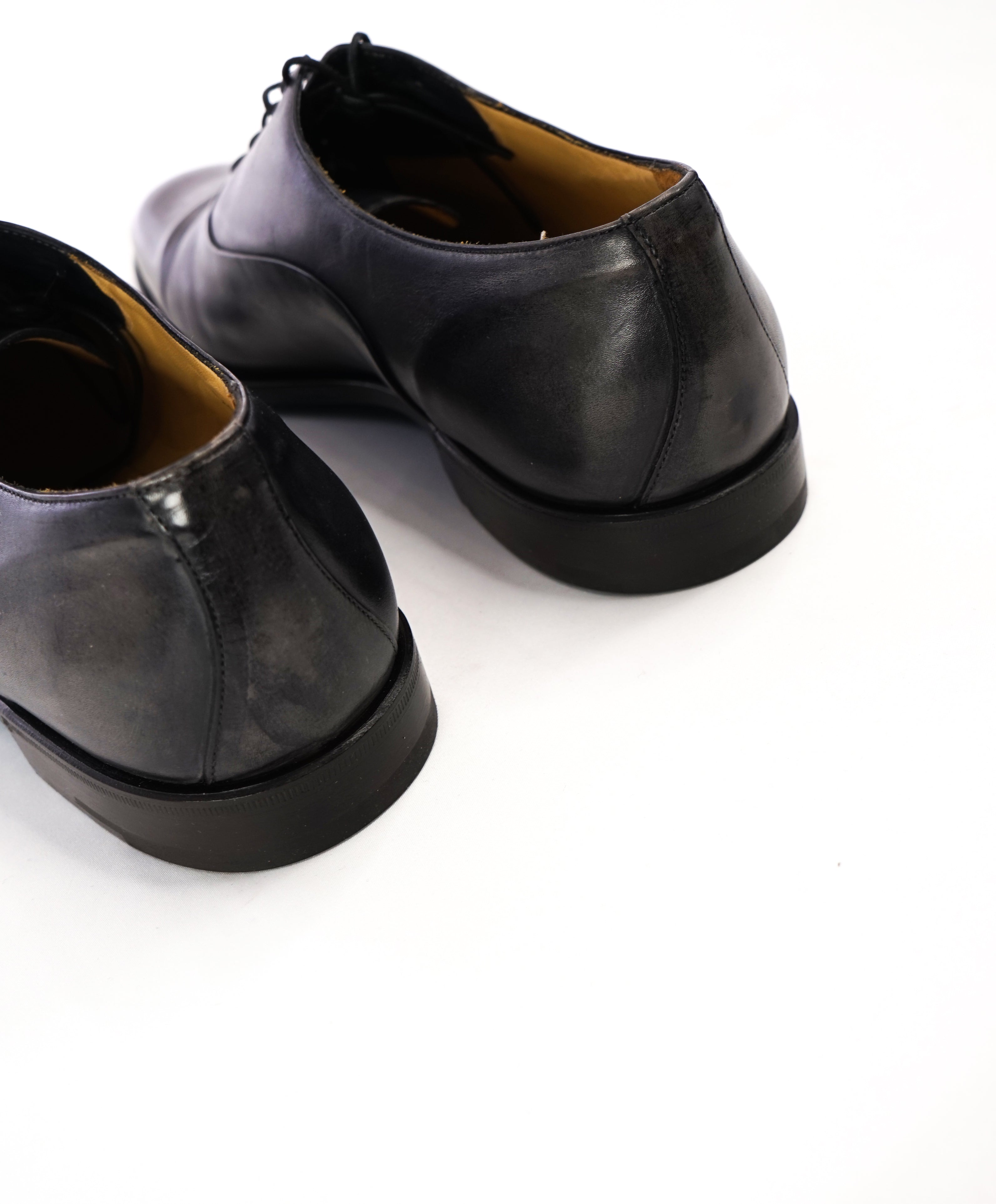 SUTOR MANTELLASSI - "Wholecut" Gray Slim Silhouette Oxford - 9 W US