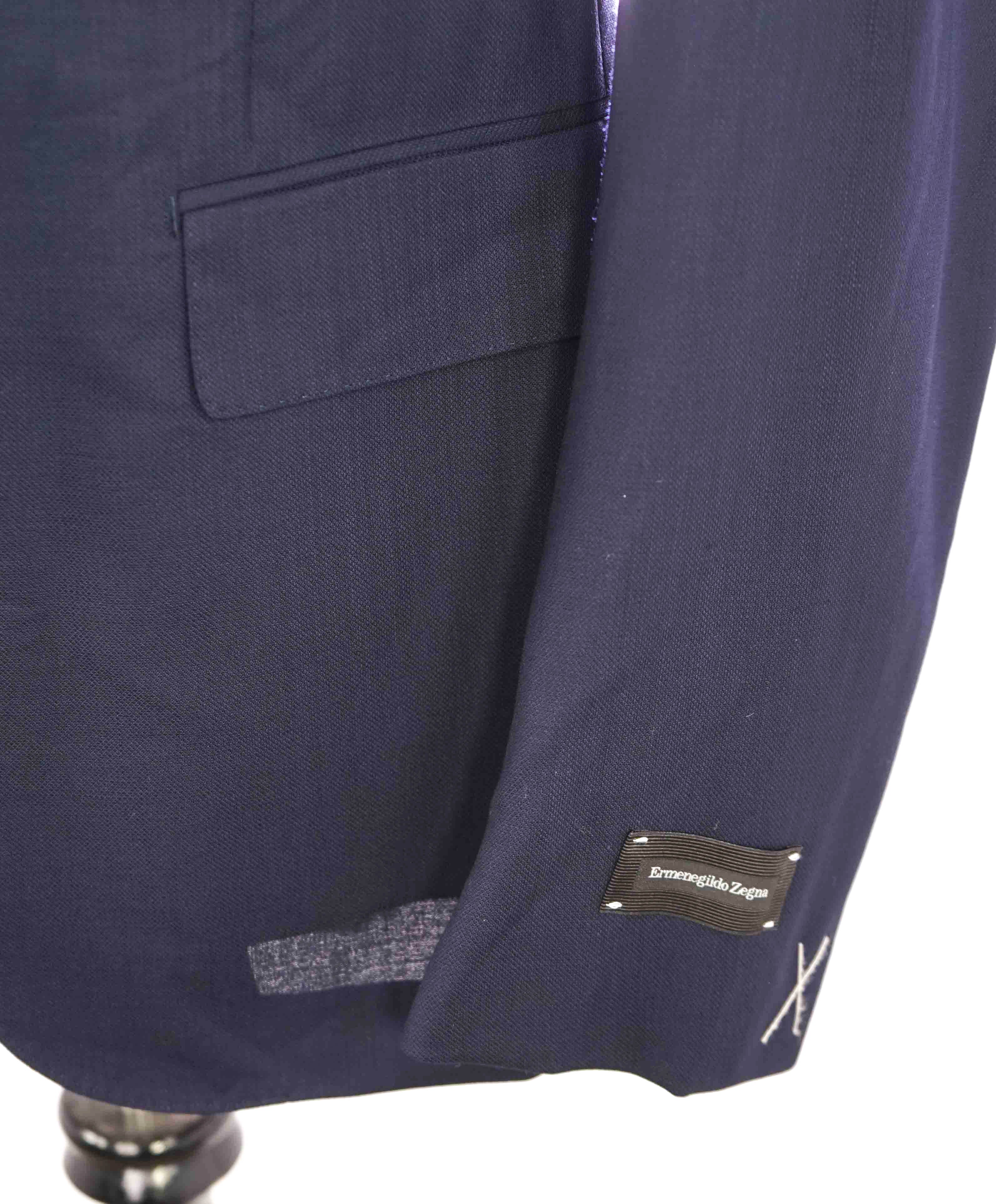 $3,290 ERMENEGILDO ZEGNA-“HIGH PERFORMANCE PACKAWAY” Navy Blazer- 42S