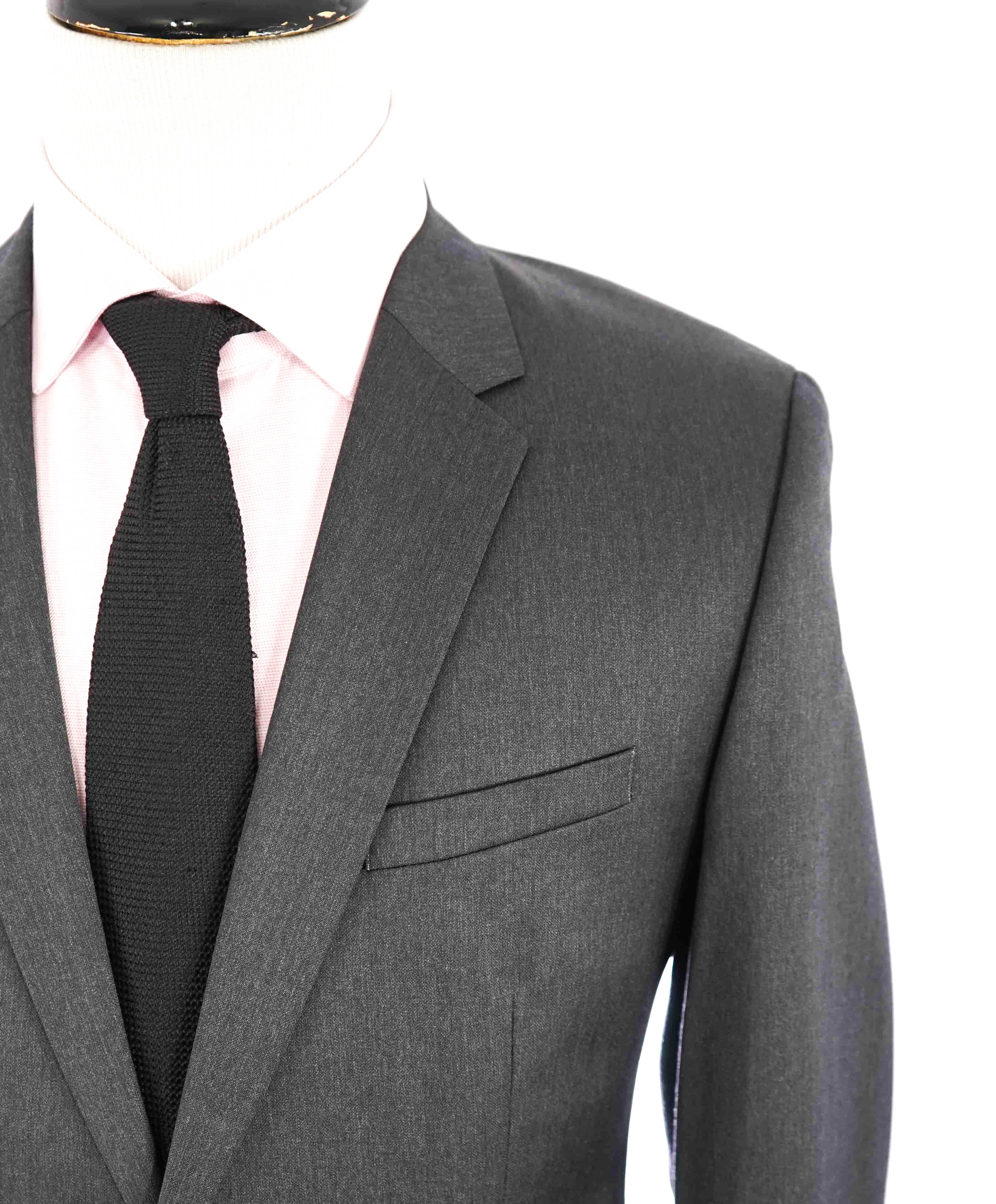 $1,295 HUGO BOSS - "SUPERGRAPHITE" Super 130's Gray Notch Lapel Suit - 42L