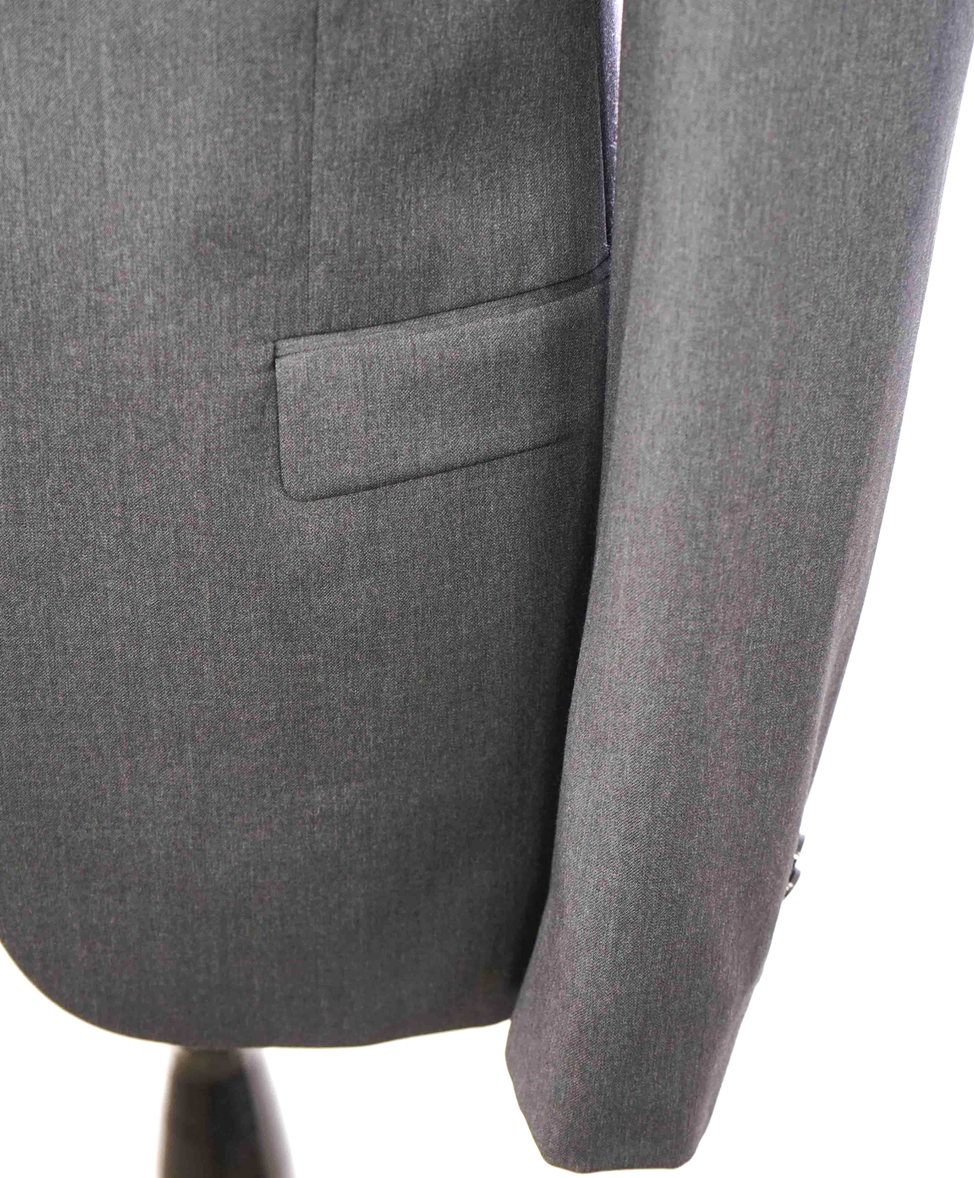 $1,295 HUGO BOSS - "SUPERGRAPHITE" Super 130's Gray Notch Lapel Suit - 42L