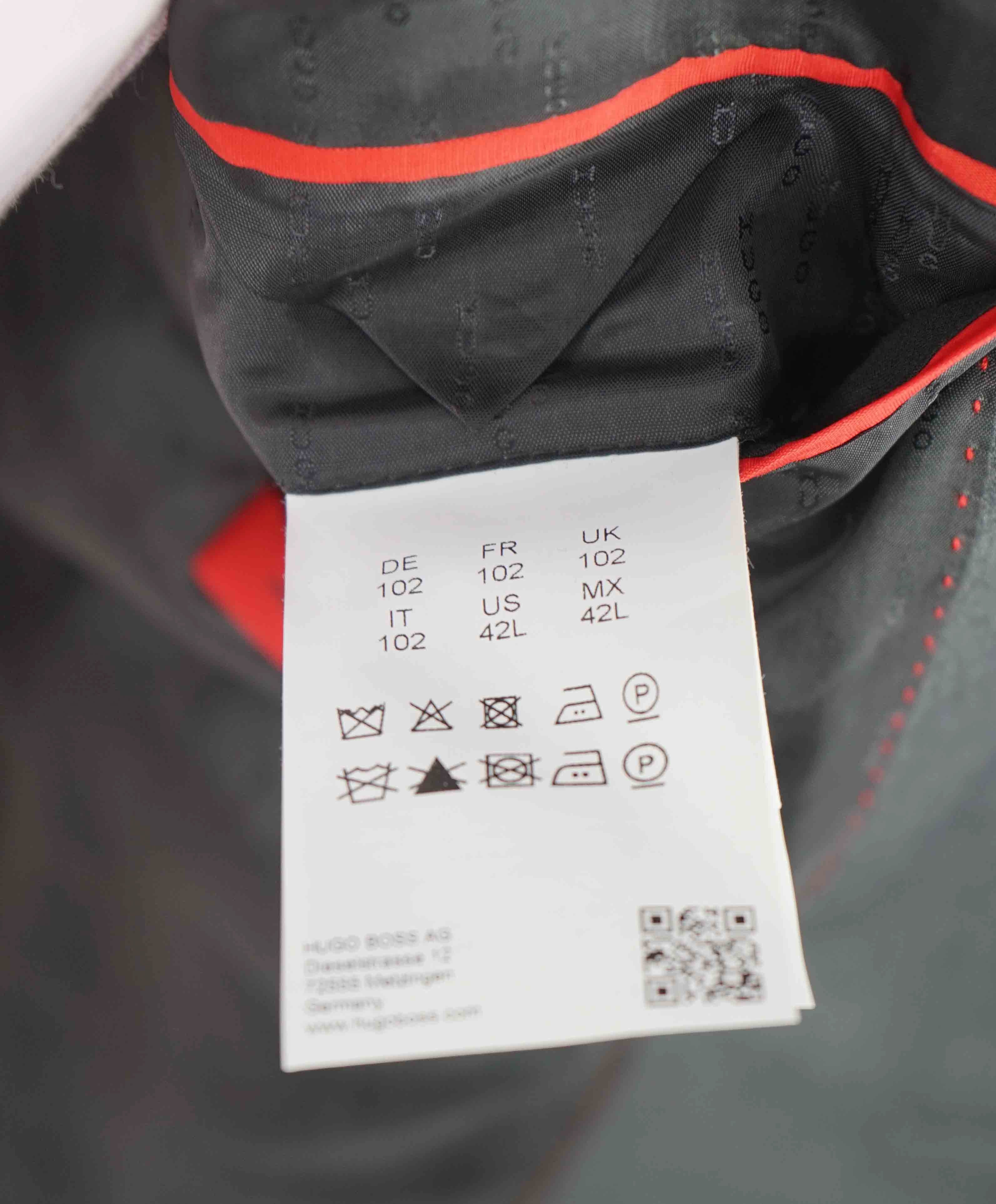 $1,295 HUGO BOSS - "SUPERGRAPHITE" Super 130's Gray Notch Lapel Suit - 42L