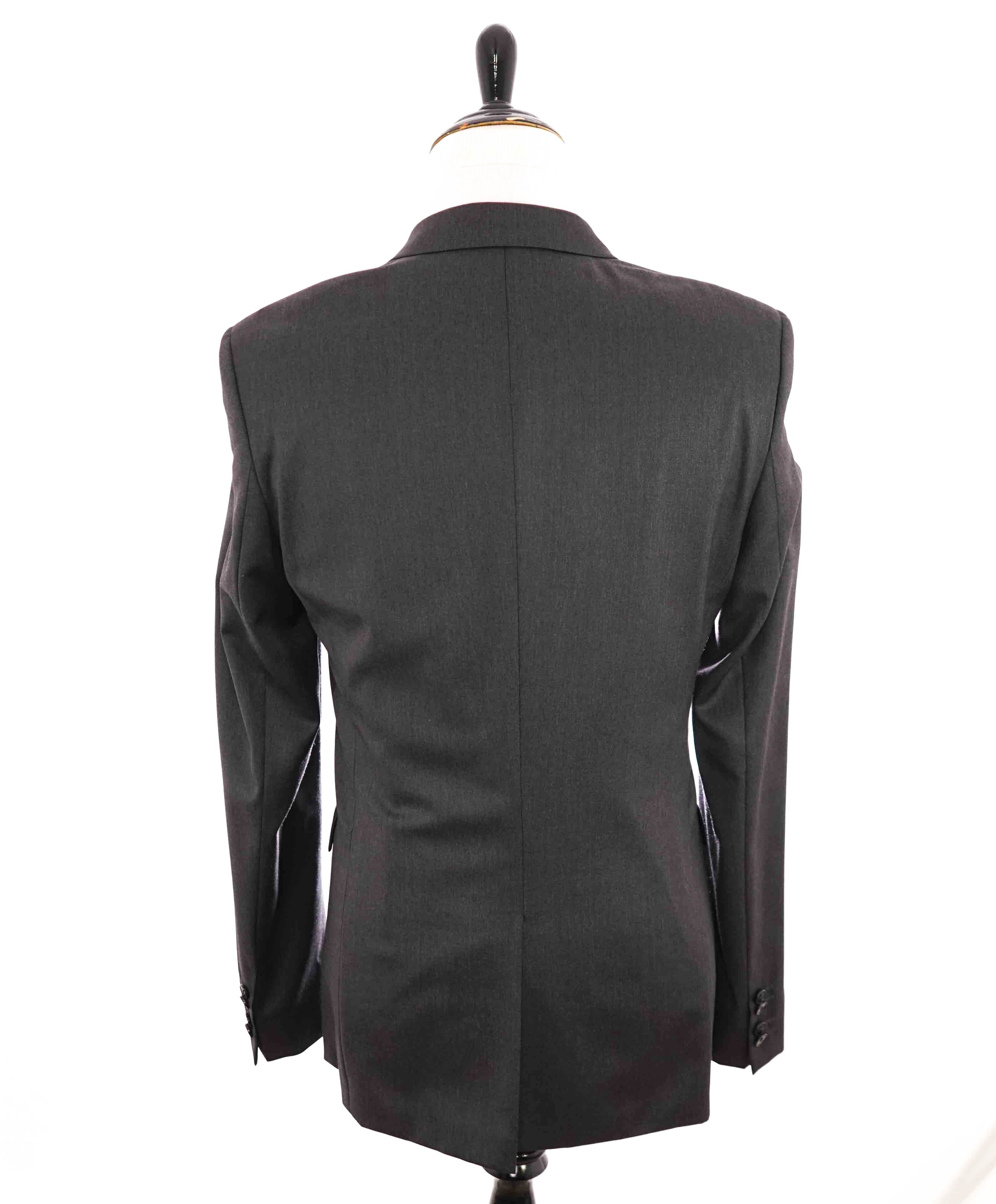 $1,295 HUGO BOSS - "SUPERGRAPHITE" Super 130's Gray Notch Lapel Suit - 42L
