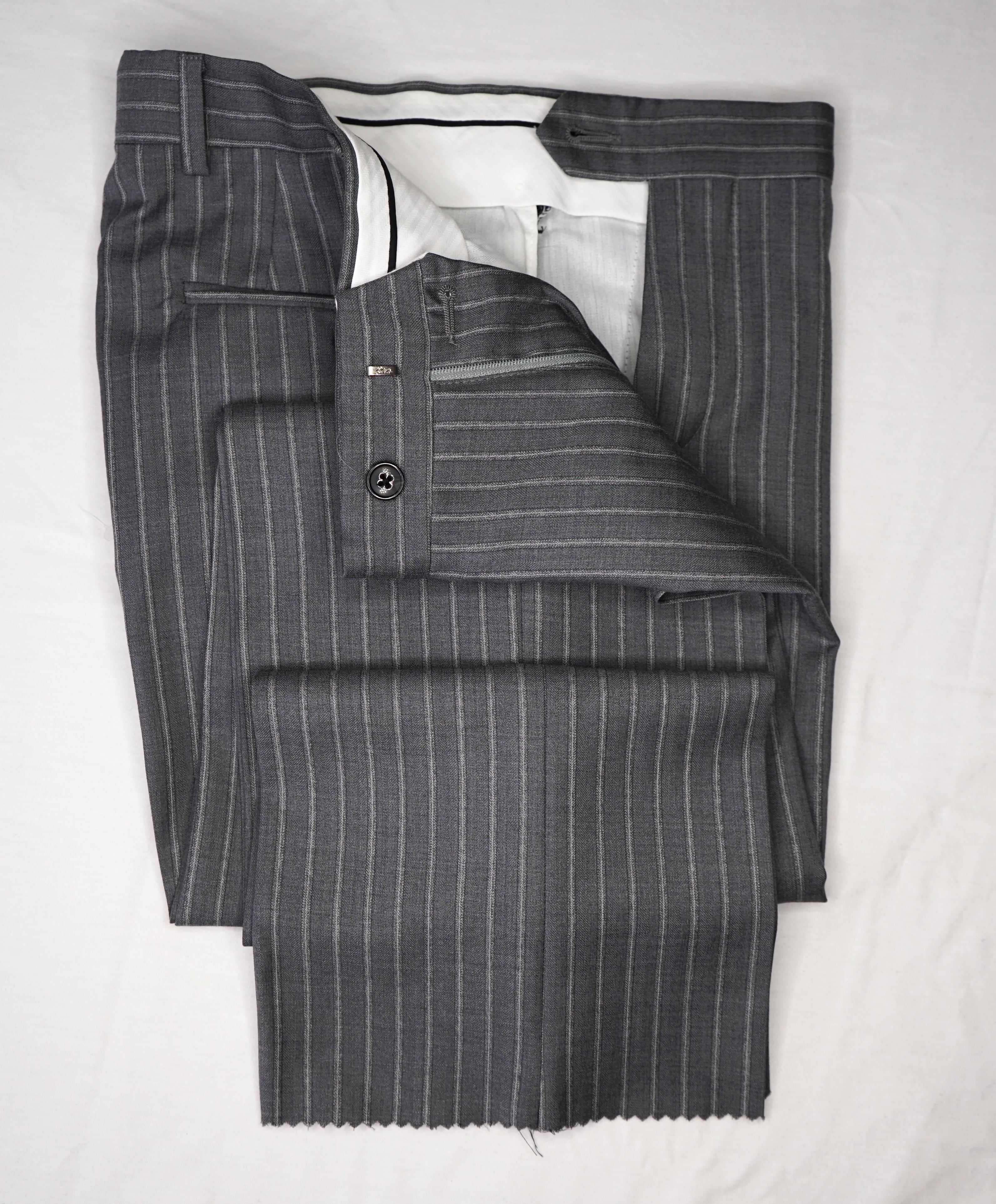 SAKS FIFTH AVENUE - ERMENEGILDO ZEGNA Gray Stripe Trim Suit - 38S