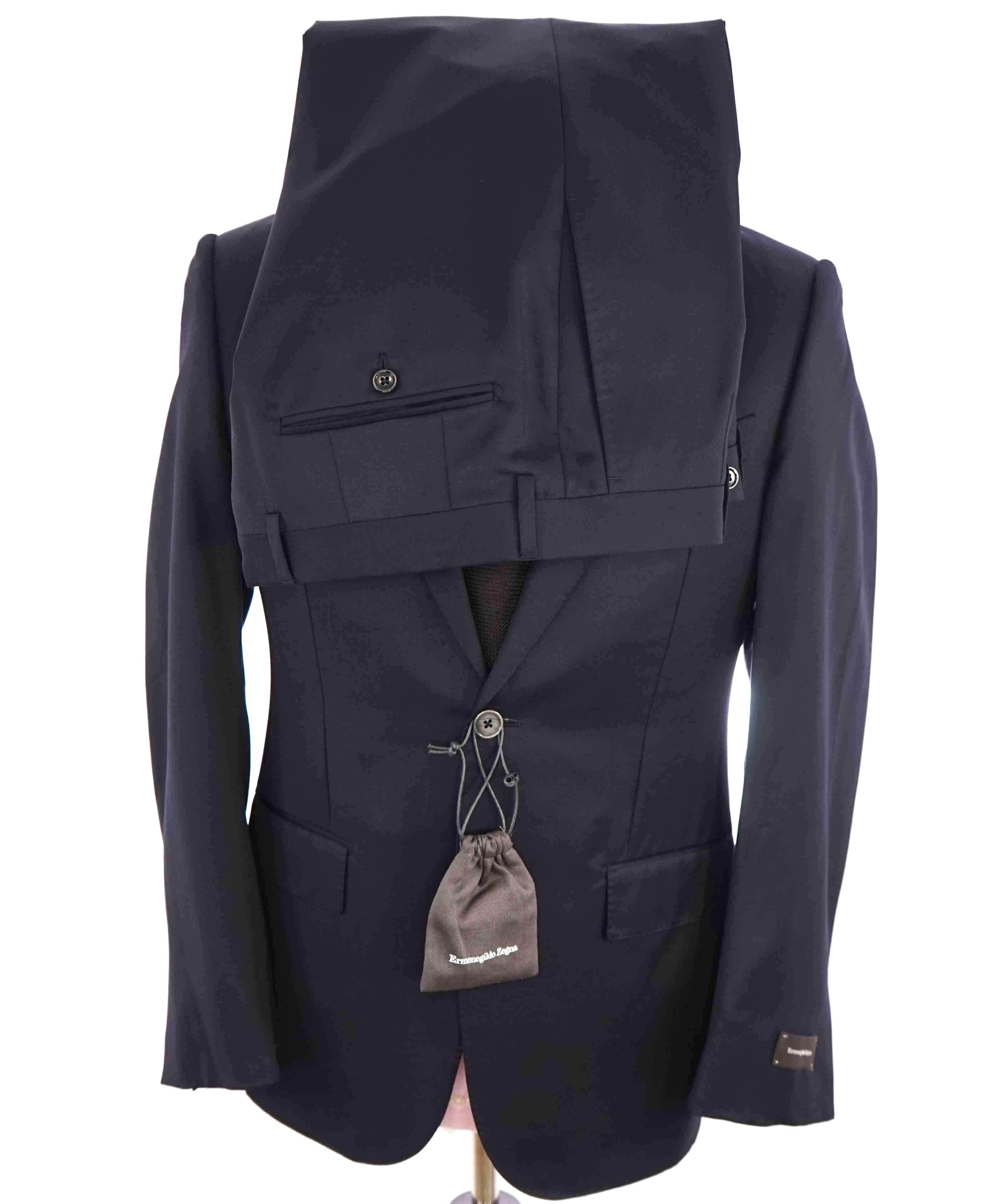 $3,250 ERMENEGILDO ZEGNA - "MICRONSPHERE" *Closet Staple* Navy Suit - 40L