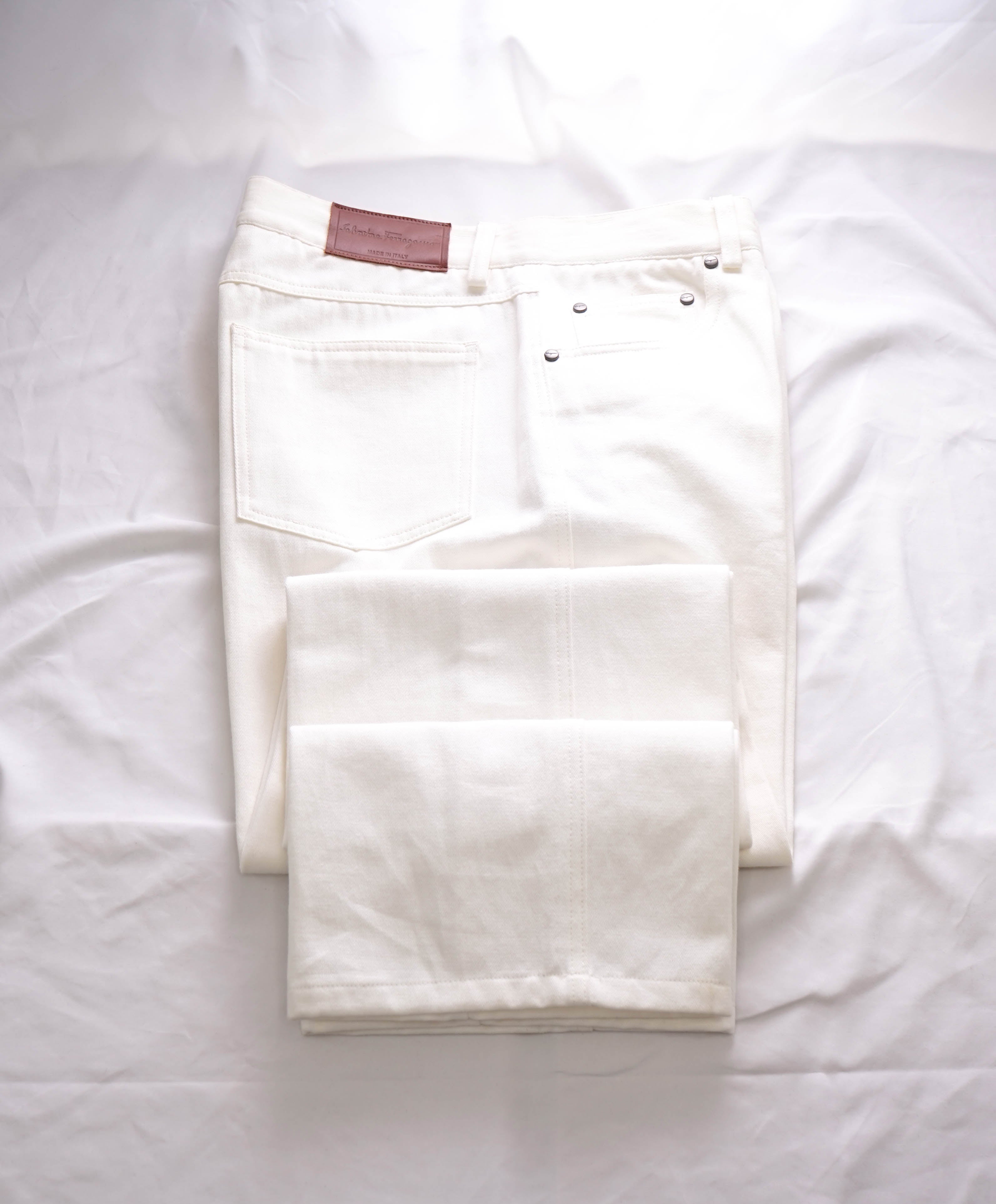 SALVATORE FERRAGAMO - LEATHER LOGO Cotton/Linen Jeans Pants - 32W (50 EU)