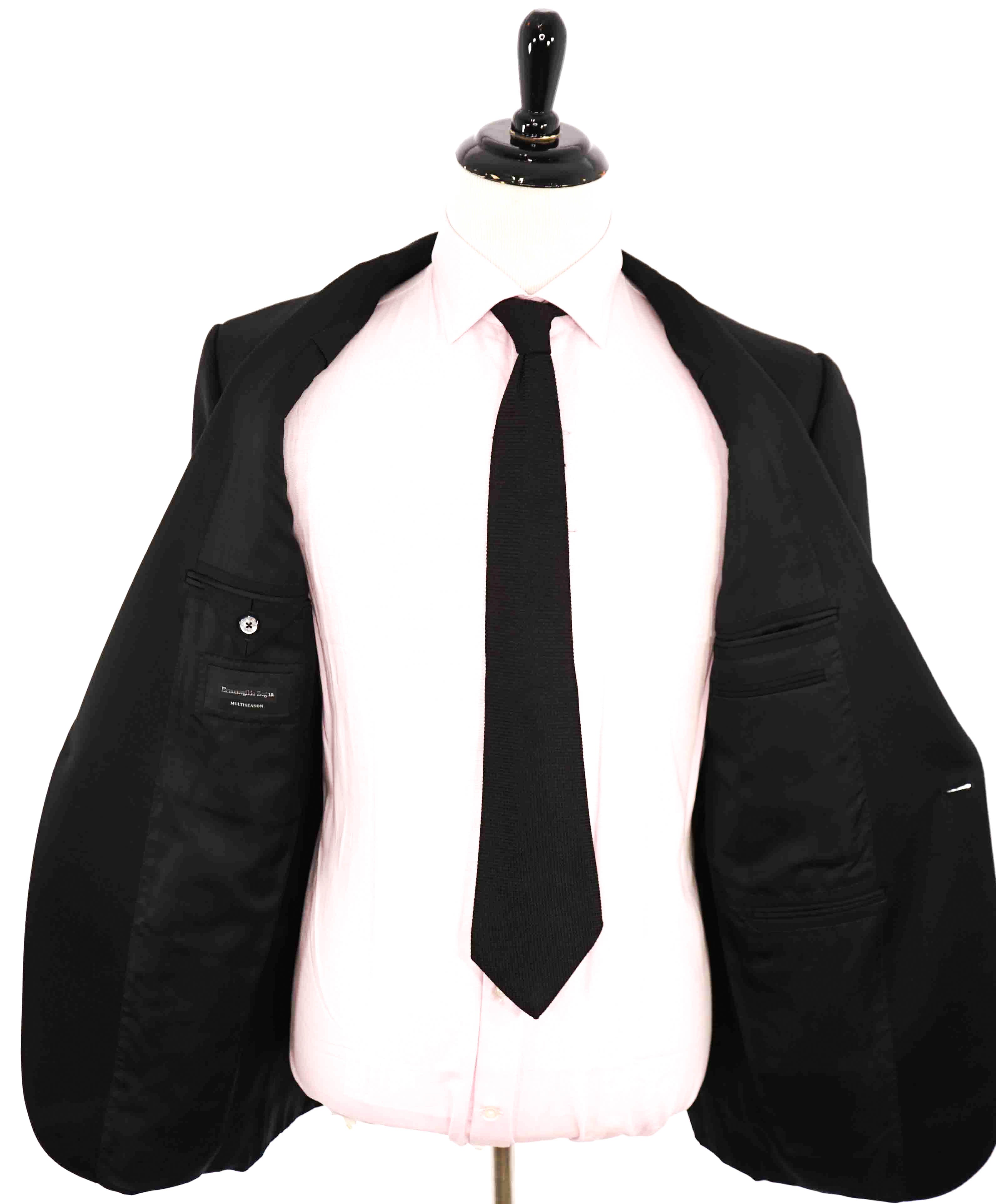 $3,995 ERMENEGILDO ZEGNA-"MULTISEASON" Notch Lapel Black Tuxedo-46R 37W