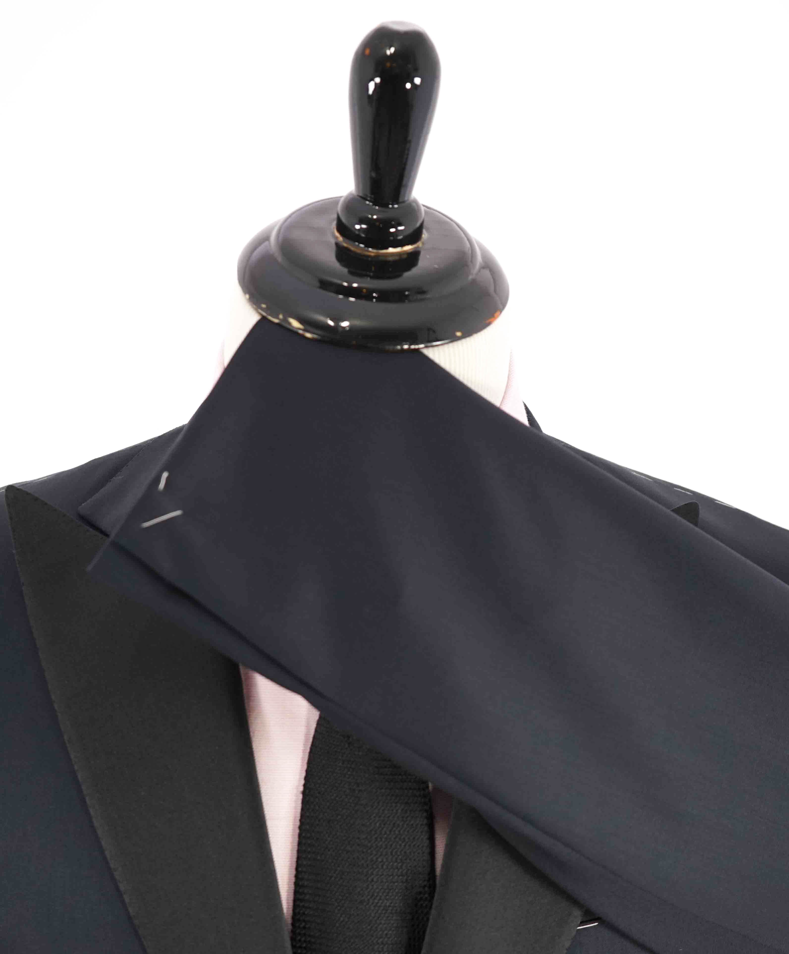 $5,995 BRIONI-*CELEB FAVORITE* Hand Made Navy Peak Lapel Tuxedo JACKET-38R