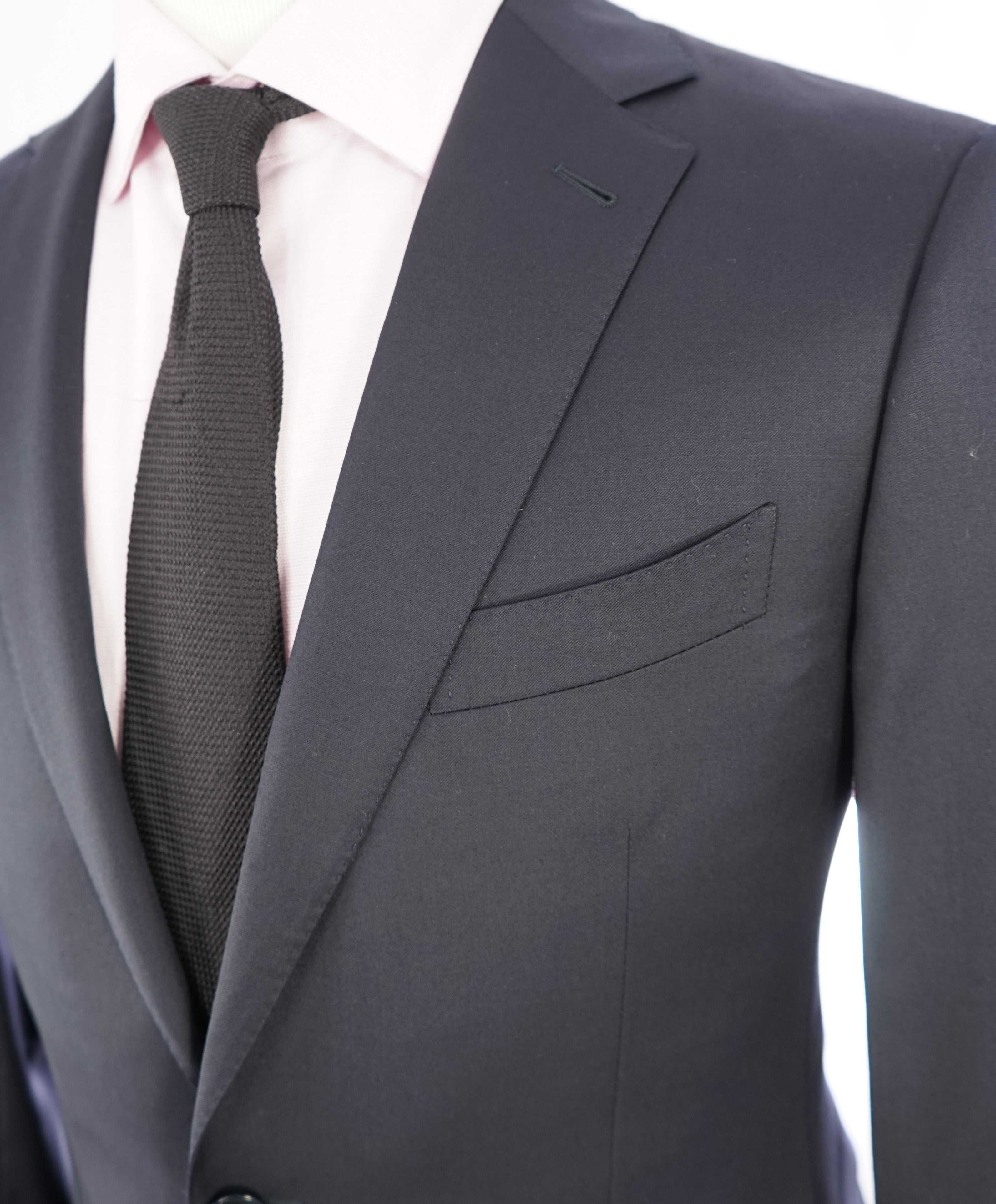 $3,250 ERMENEGILDO ZEGNA - "MICRONSPHERE" *Closet Staple* Navy Suit - 48L