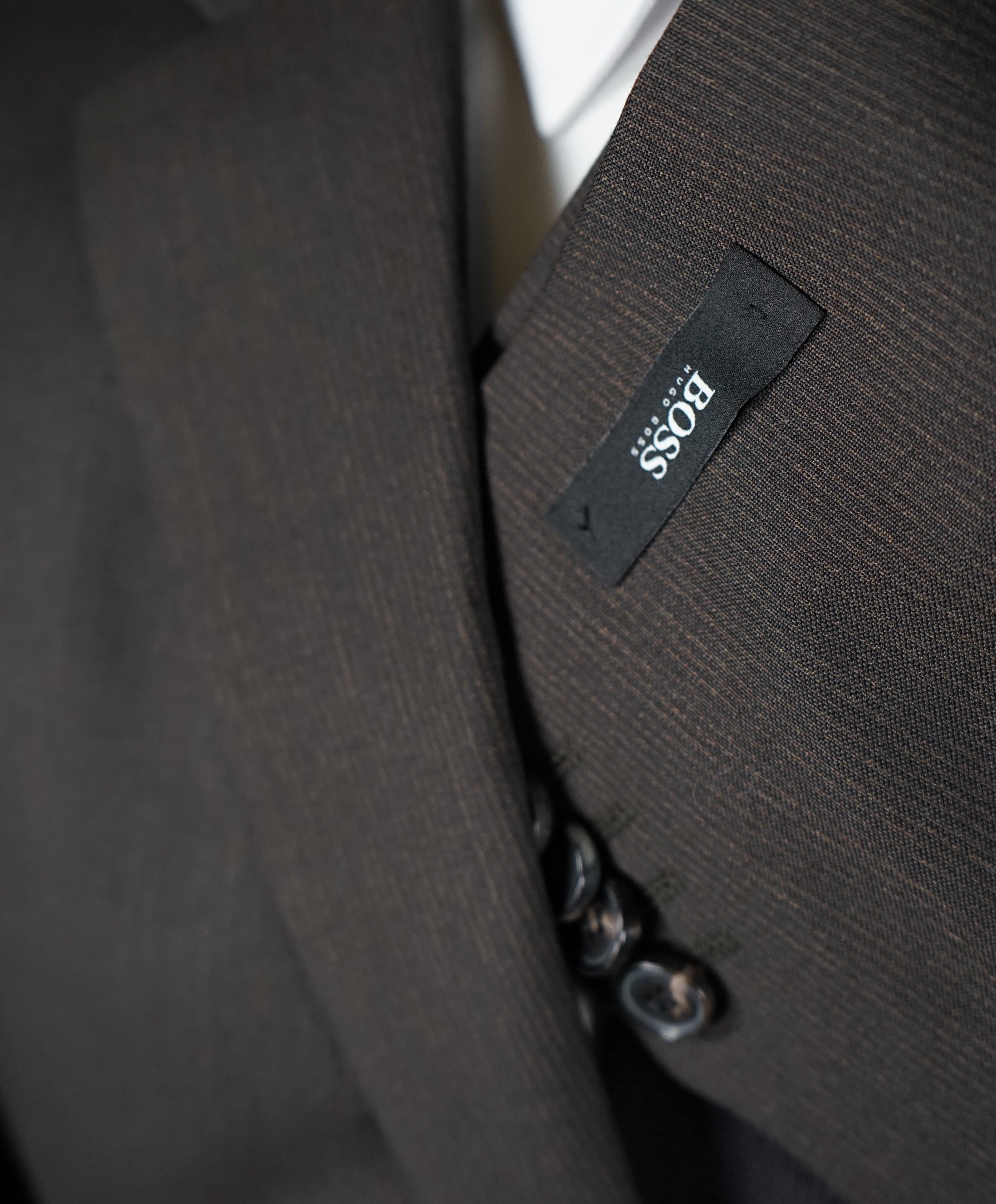 HUGO BOSS - Brown Micro Stripe Suit W Genuine Horn Buttons - 42R