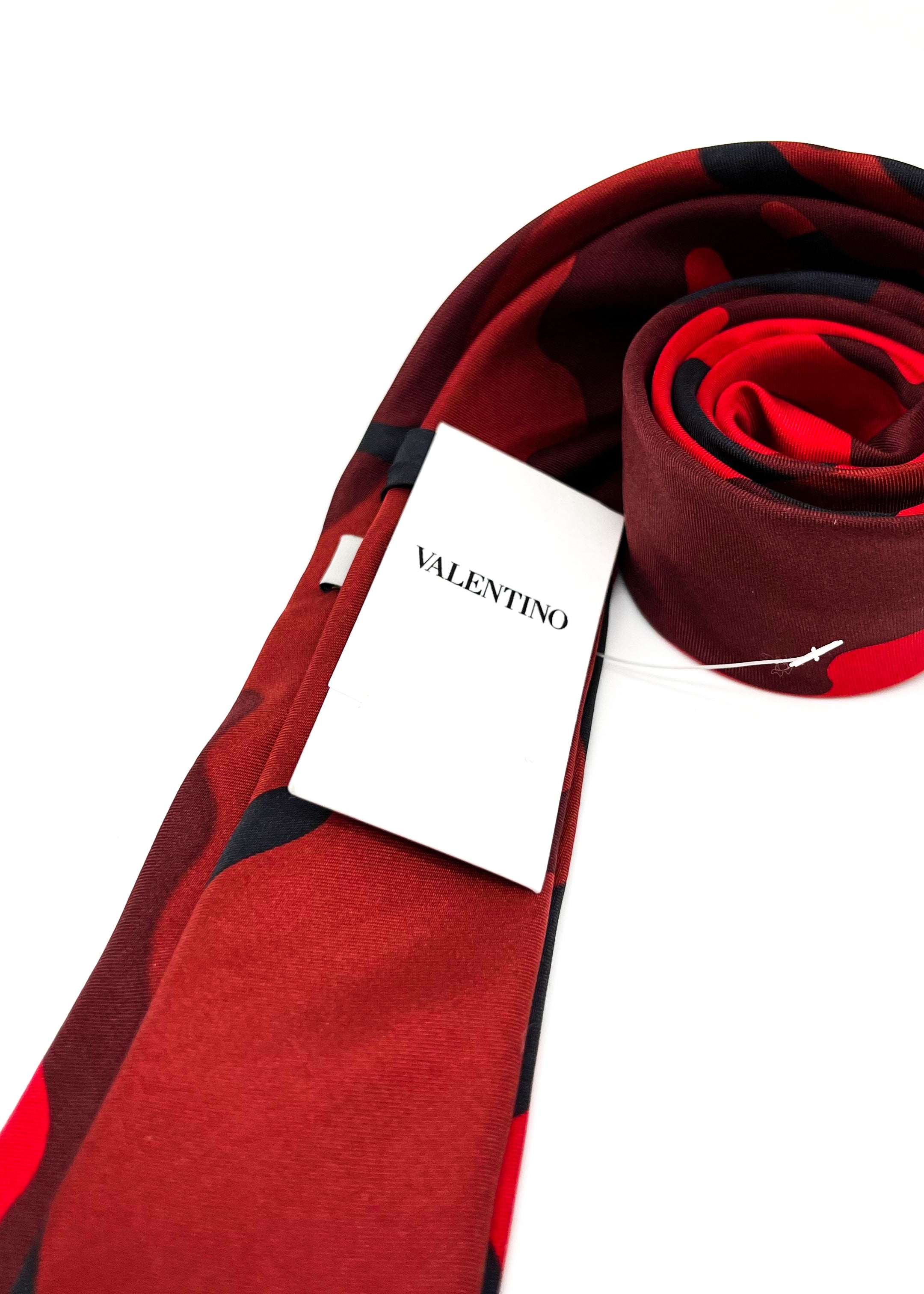 $220 VALENTINO - ICONIC Red Camouflage Patterned Tie Silk 2.5" - Tie