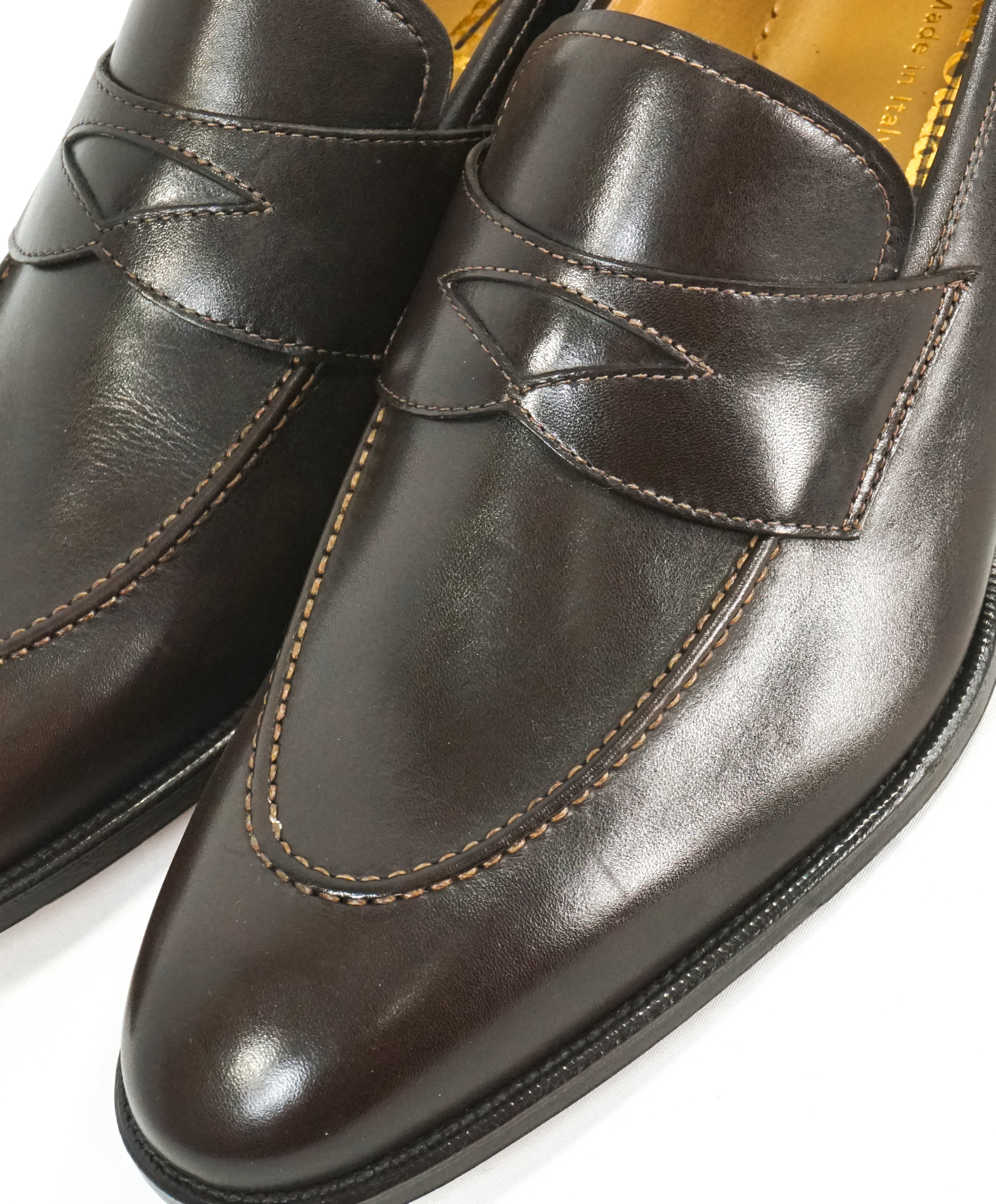 PAUL STUART - HAND MADE IN ITALY Leather Apron Toe Loafer - 9