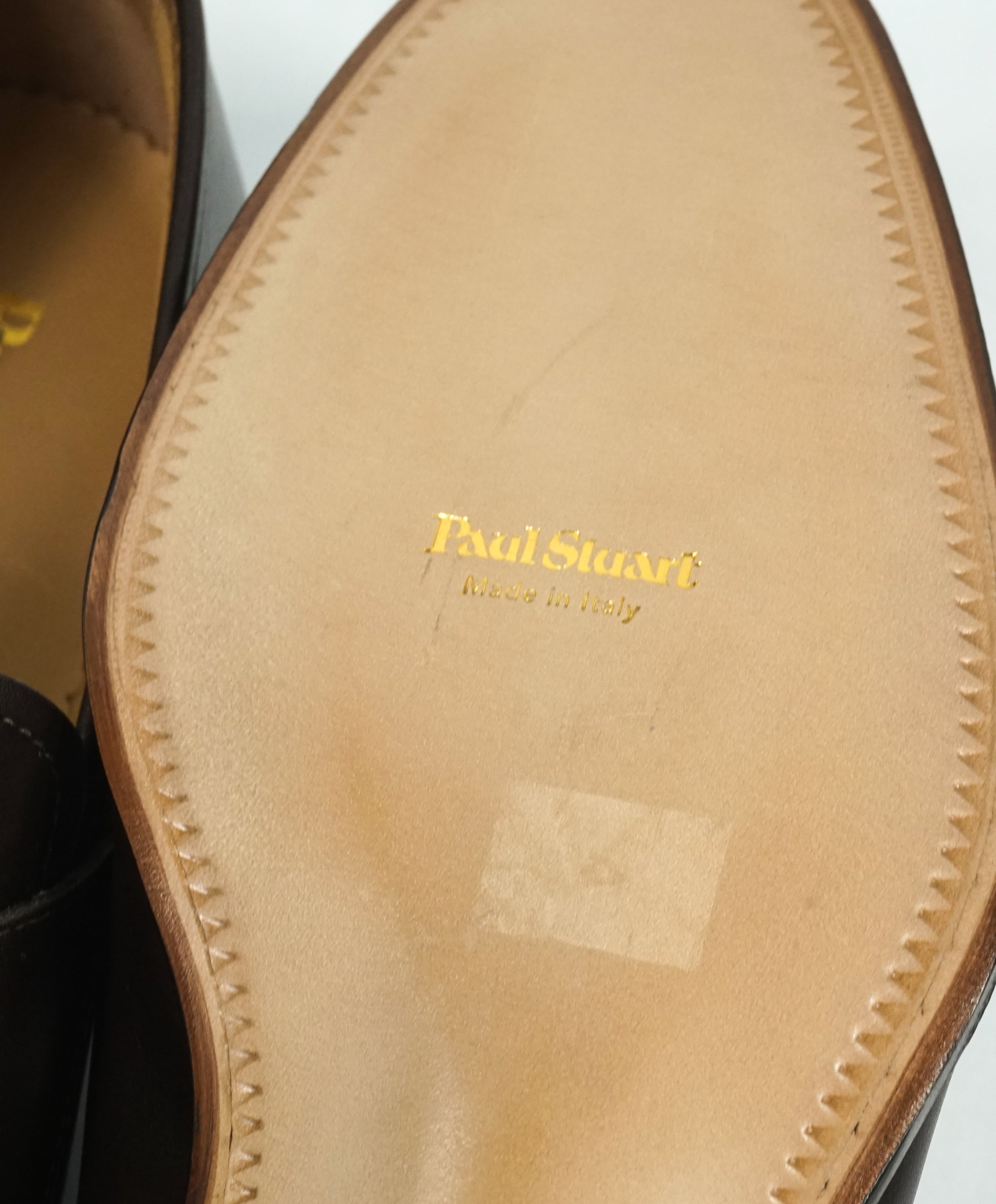 PAUL STUART - HAND MADE IN ITALY Leather Apron Toe Loafer - 9