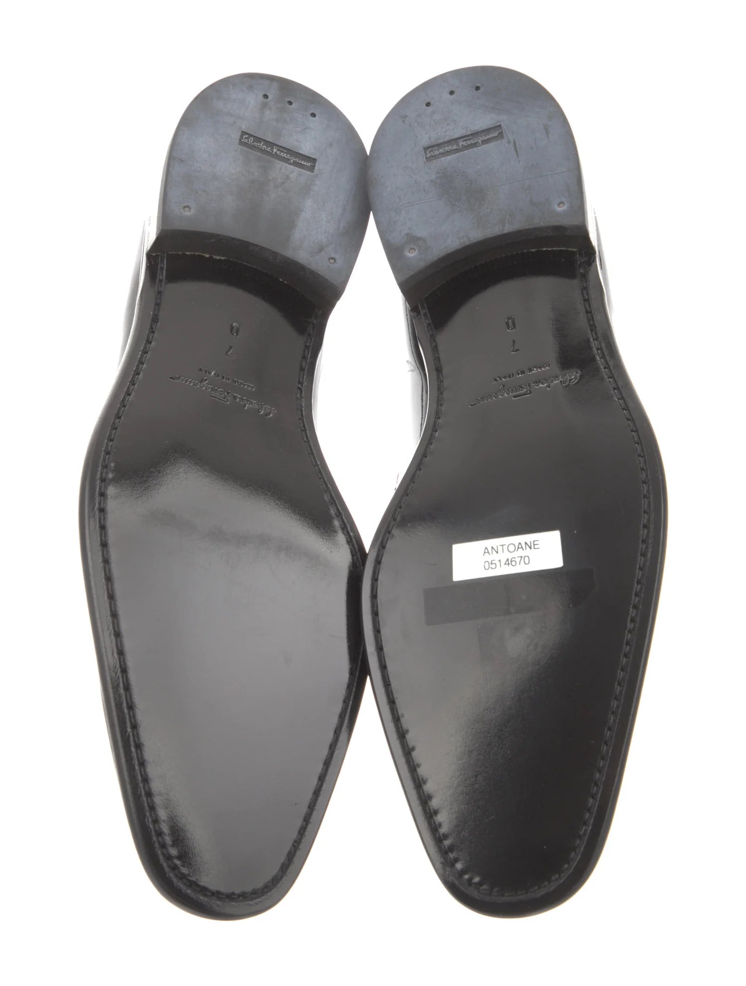 $720 SALVATORE FERRAGAMO - "Antoane" Black Patent Leather Tipped Loafer - 7D