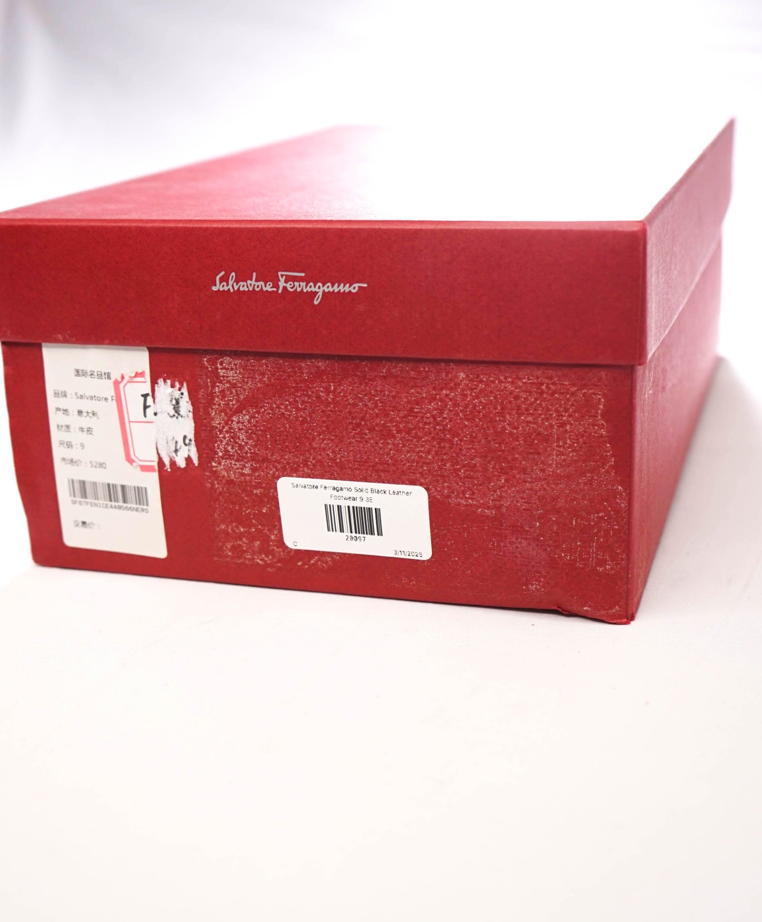 $800 200Salvatore Ferragamo Solid Black Leather Footwear 9 EEE