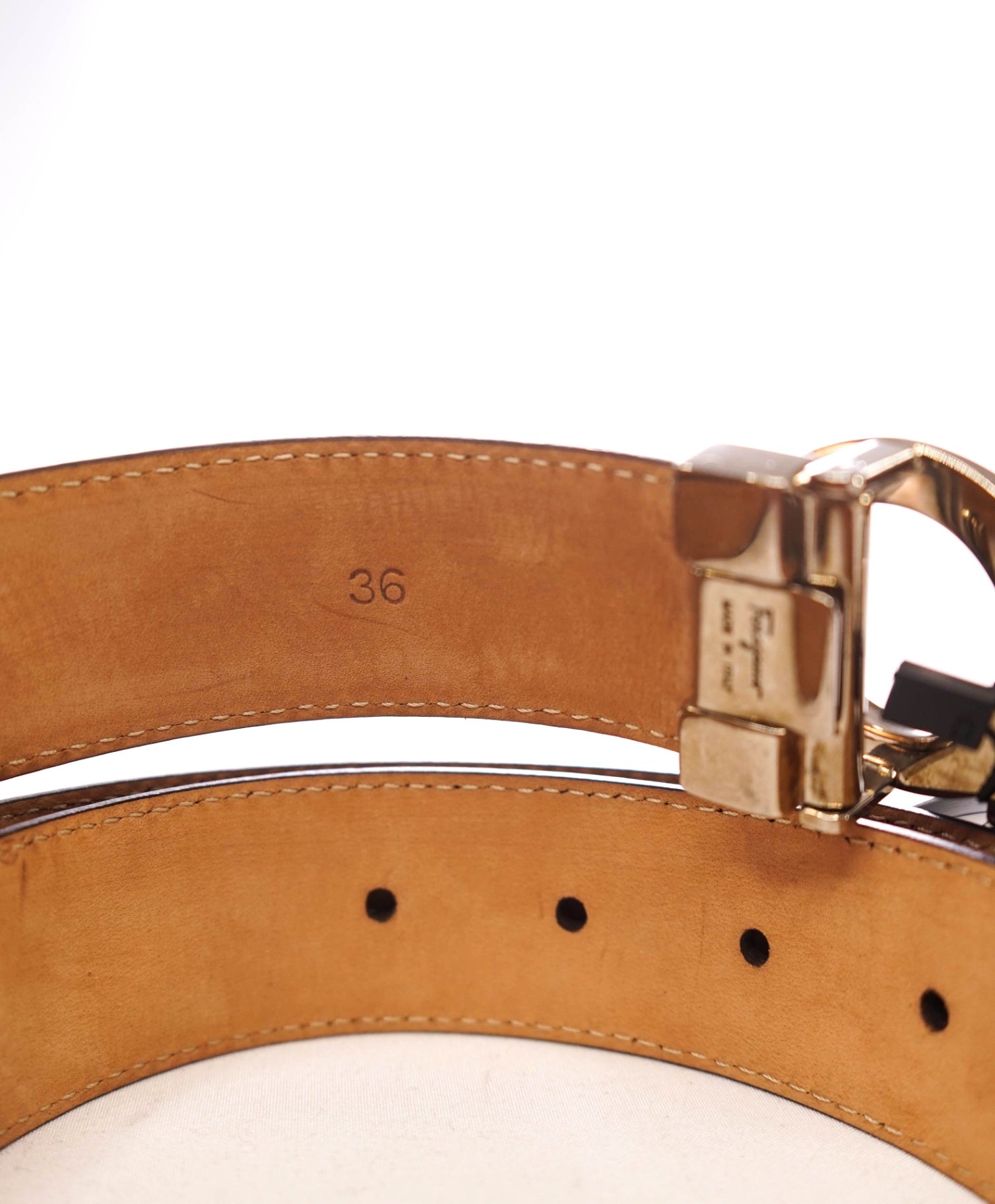 $535 Salvatore Ferragamo Burgundy/Gold Textured Leather Belt 36W