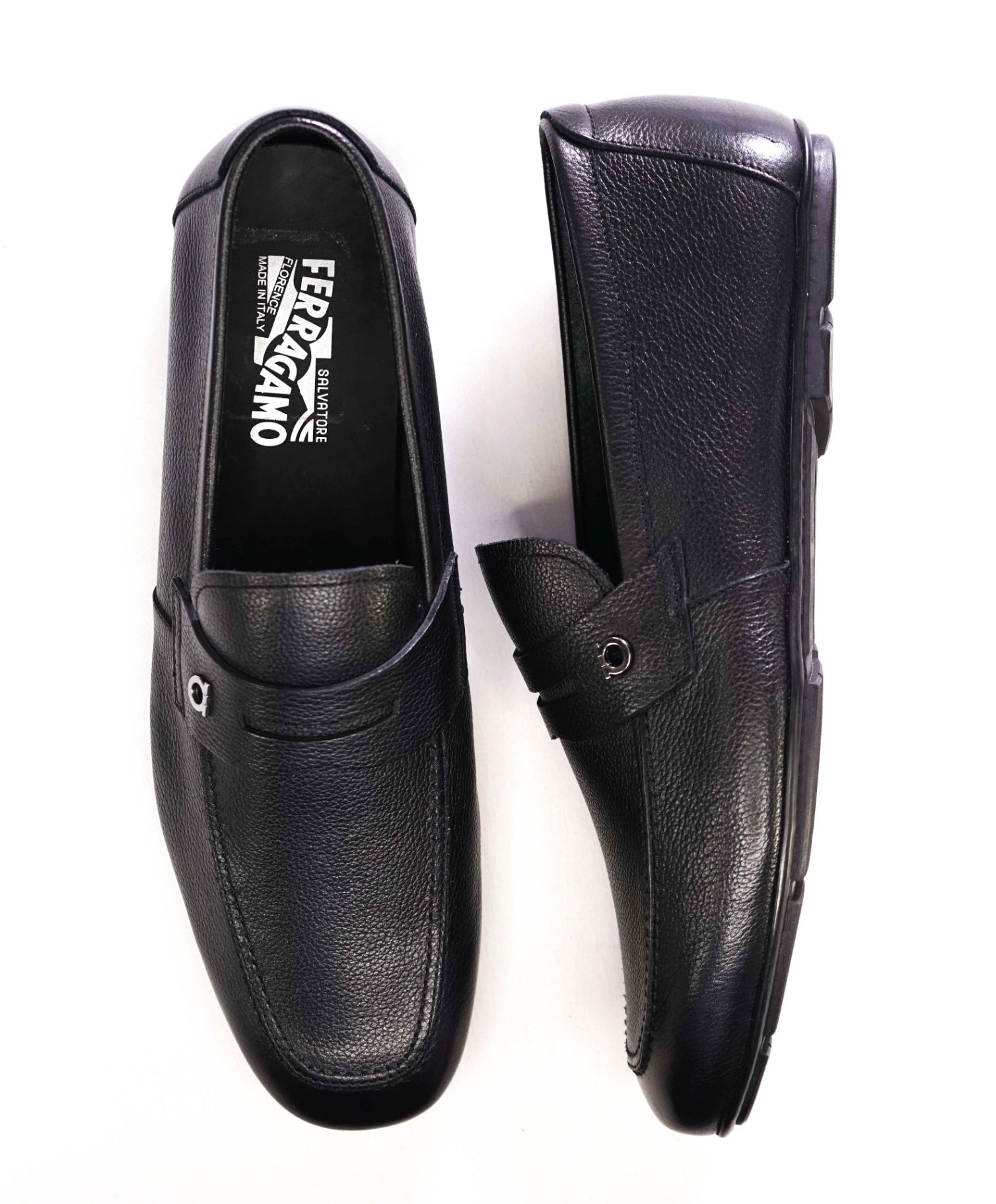$850 Salvatore Ferragamo Black Pebbled Leather Penny Loafers