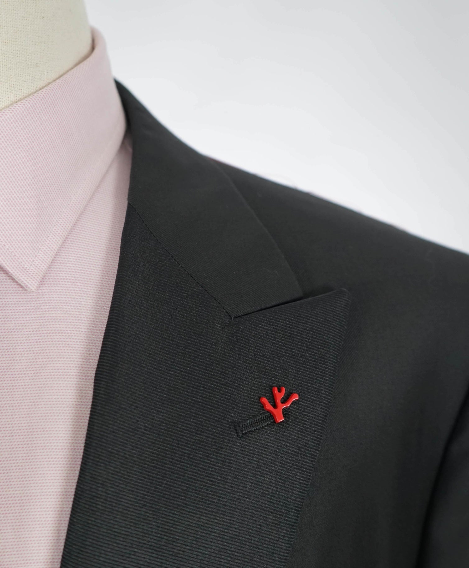 $4,595 ISAIA - "AQUASPIDER" Satin PEAK LAPEL Black Wool Tuxedo 48R