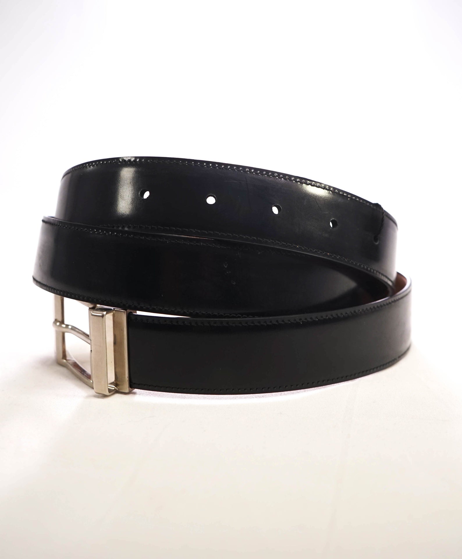 $400 Salvatore Ferragamo Solid Black/Brown Reversible Leather Belt 44W