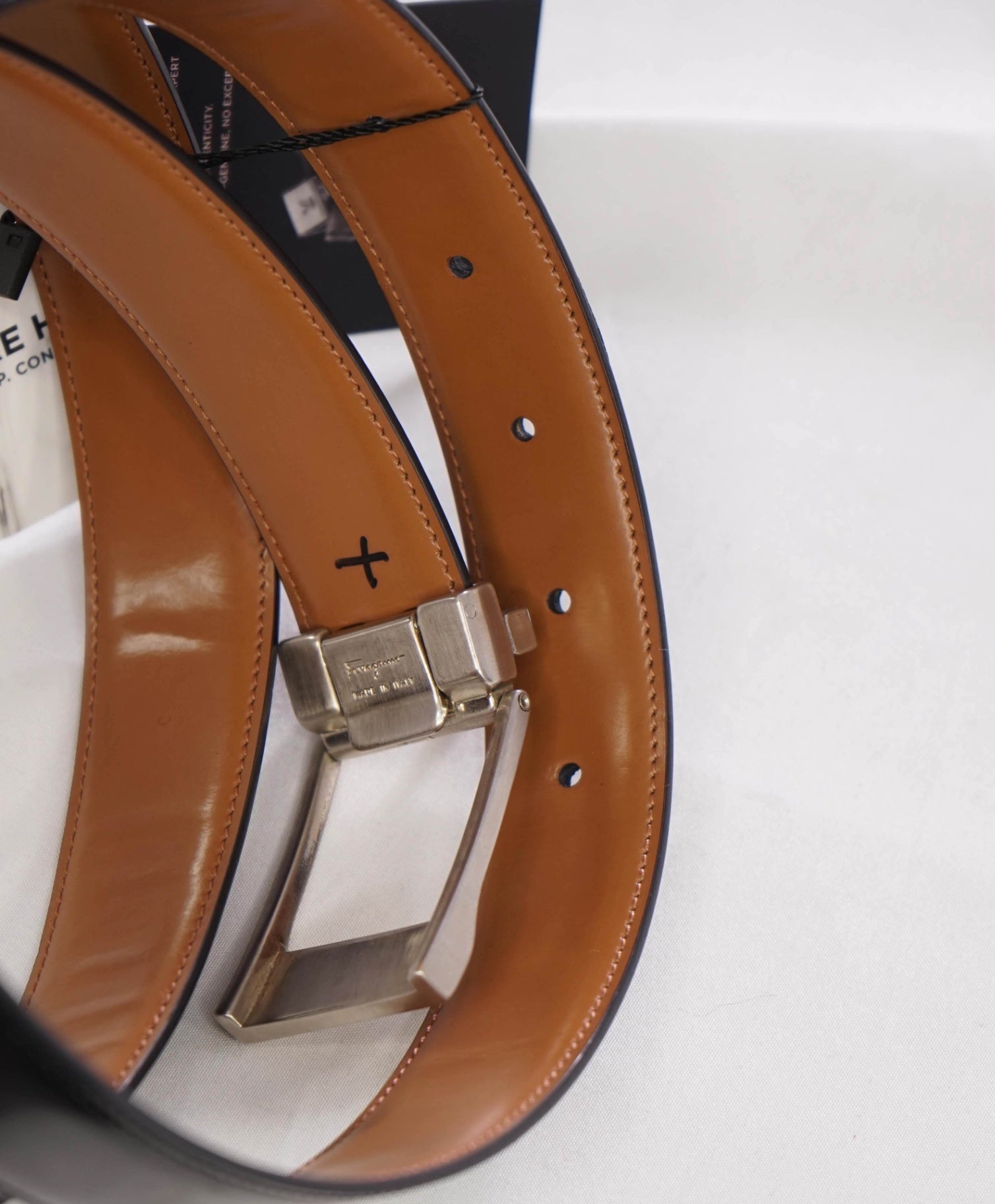 $400 Salvatore Ferragamo Solid Black/Brown Reversible Leather Belt 44W
