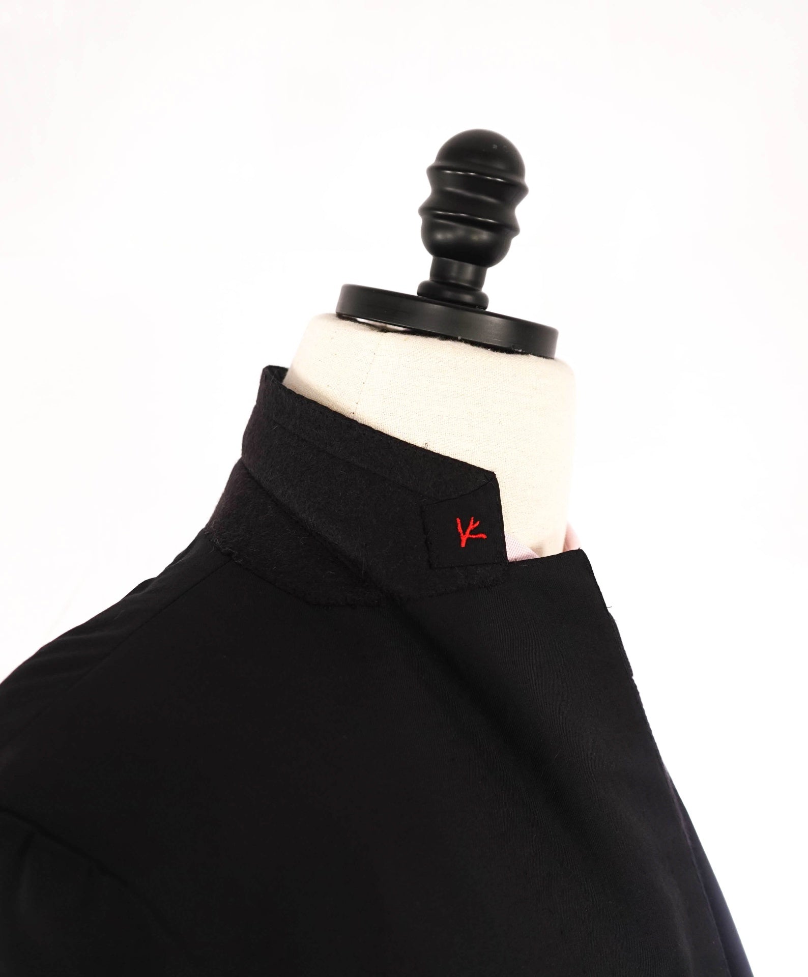$4,000 ISAIA Solid Black "AQUASPIDER 160'S" Wool Suit 42S