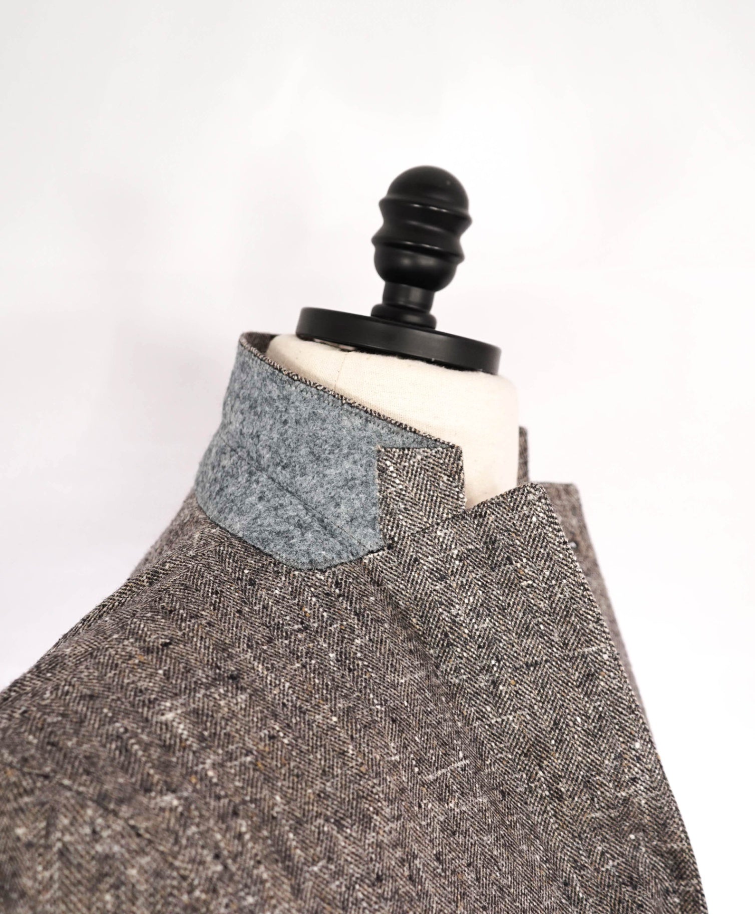 $995 Saks Fifth Avenue - Gray Twill Silk/Wool/Cashmere Blazer - 40R
