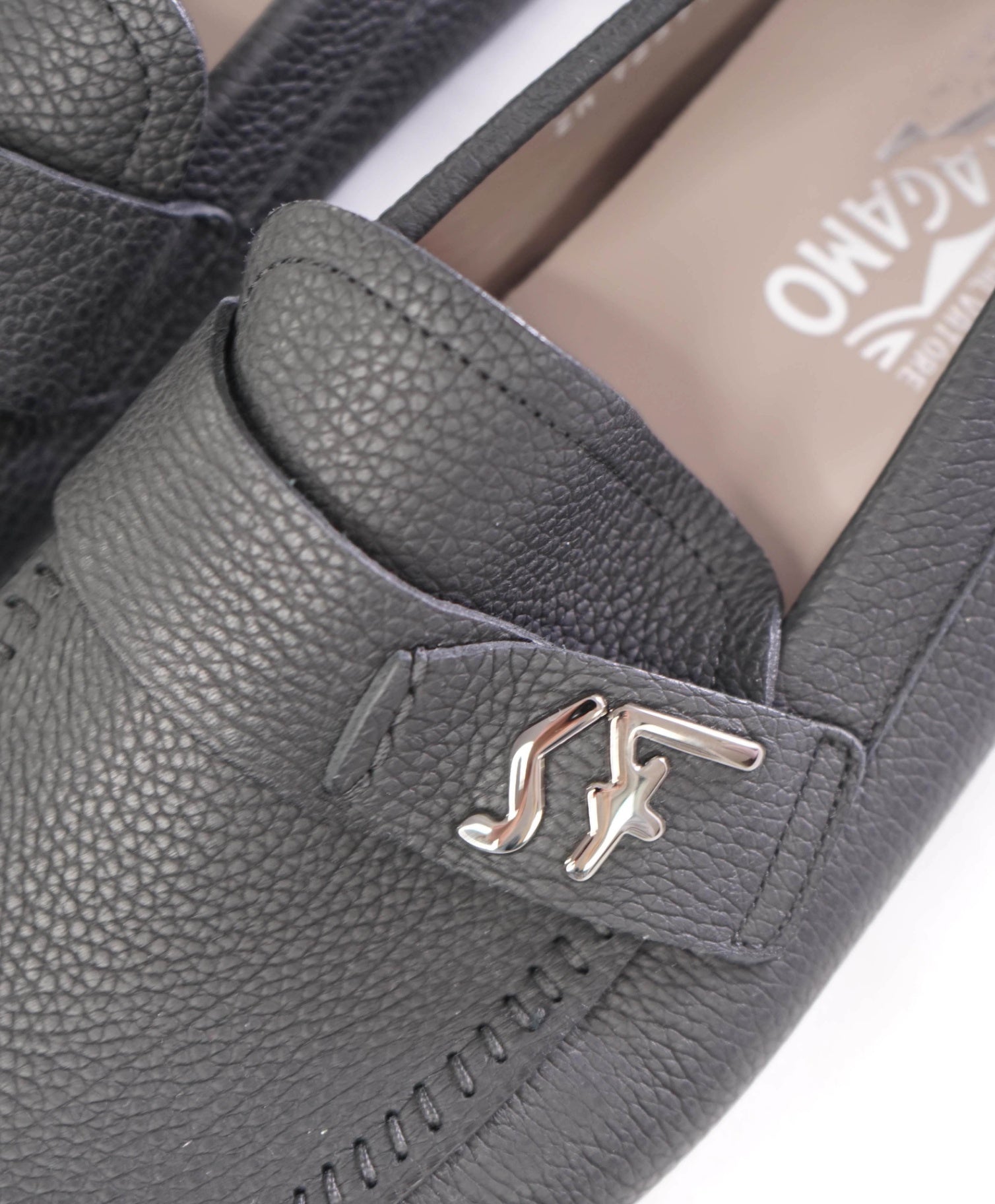 $850 SALVATORE FERRAGAMO - Black Pebbled Driving Loafers - 8 3E