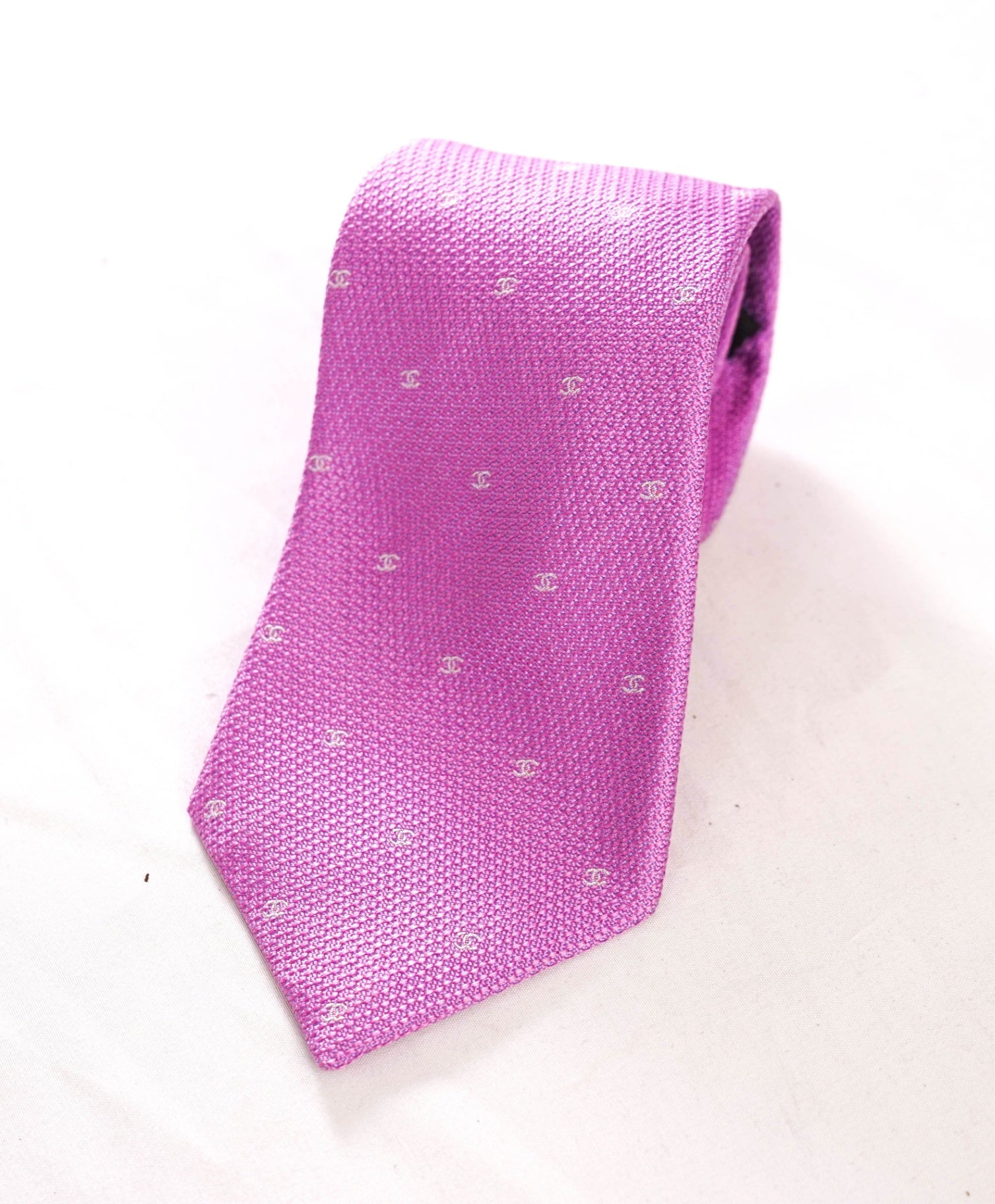 $425 CHANEL - Textured Pink CC Logo Tie Silk - 3.25"